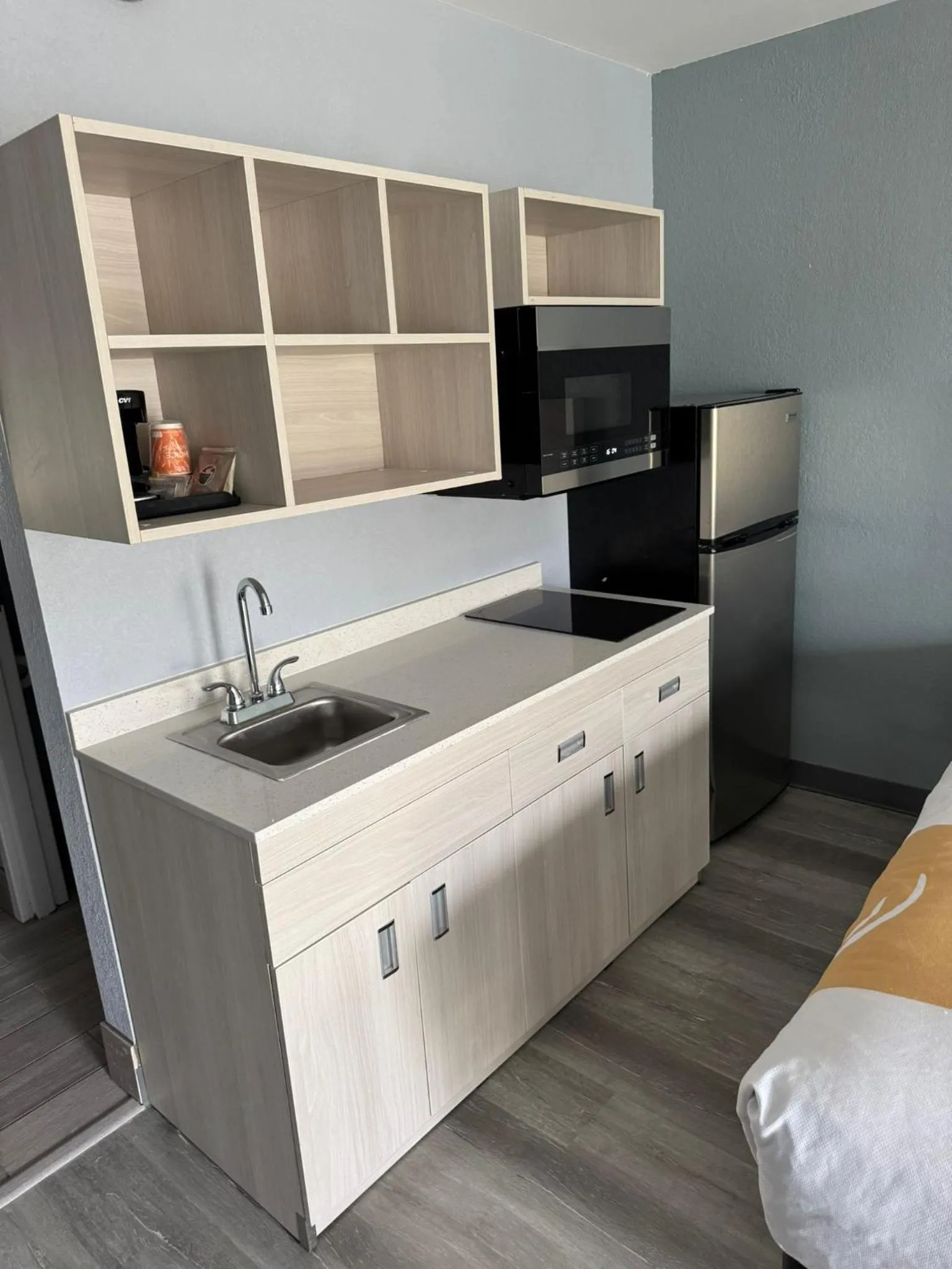 Kitchen or kitchenette, Bed in Quality Inn Christiansburg - Blacksburg