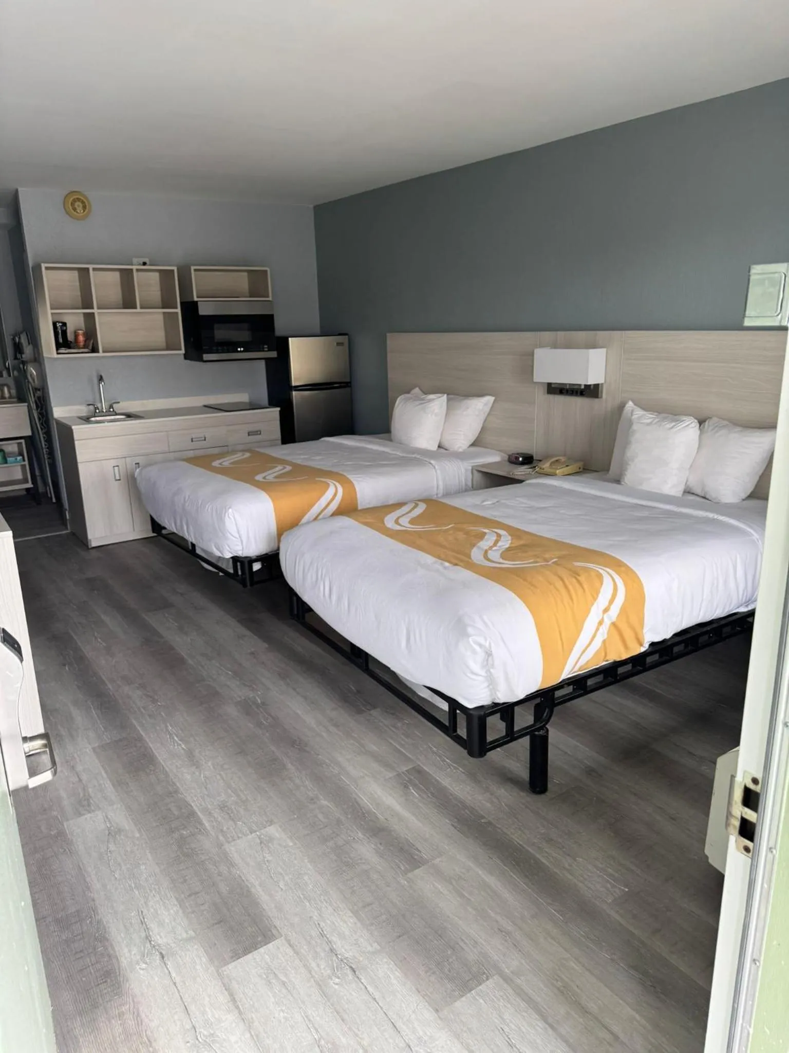 Bedroom, Bed in Quality Inn Christiansburg - Blacksburg