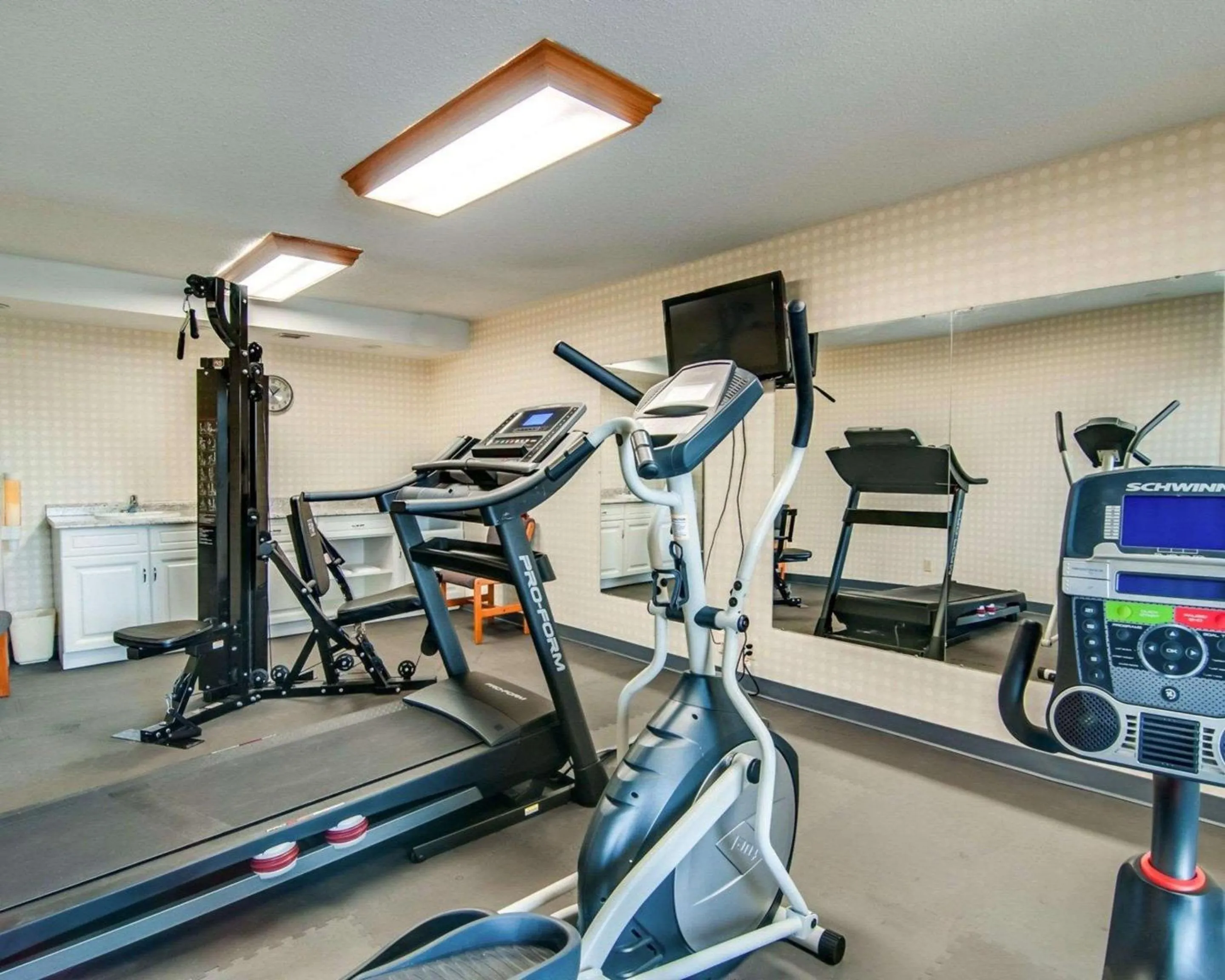 Fitness centre/facilities in Quality Inn Christiansburg - Blacksburg