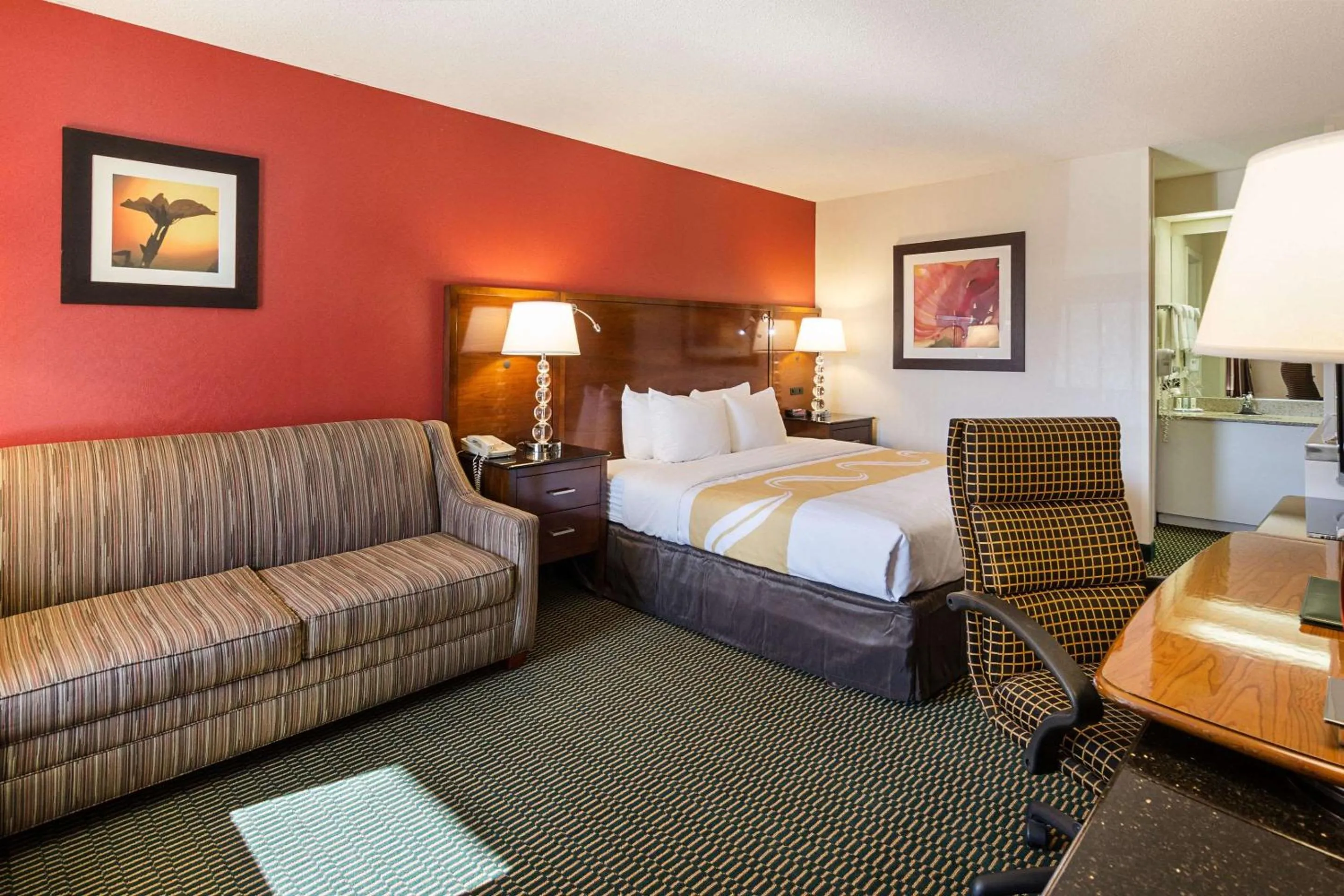 Photo of the whole room, Bed in Quality Inn Christiansburg - Blacksburg