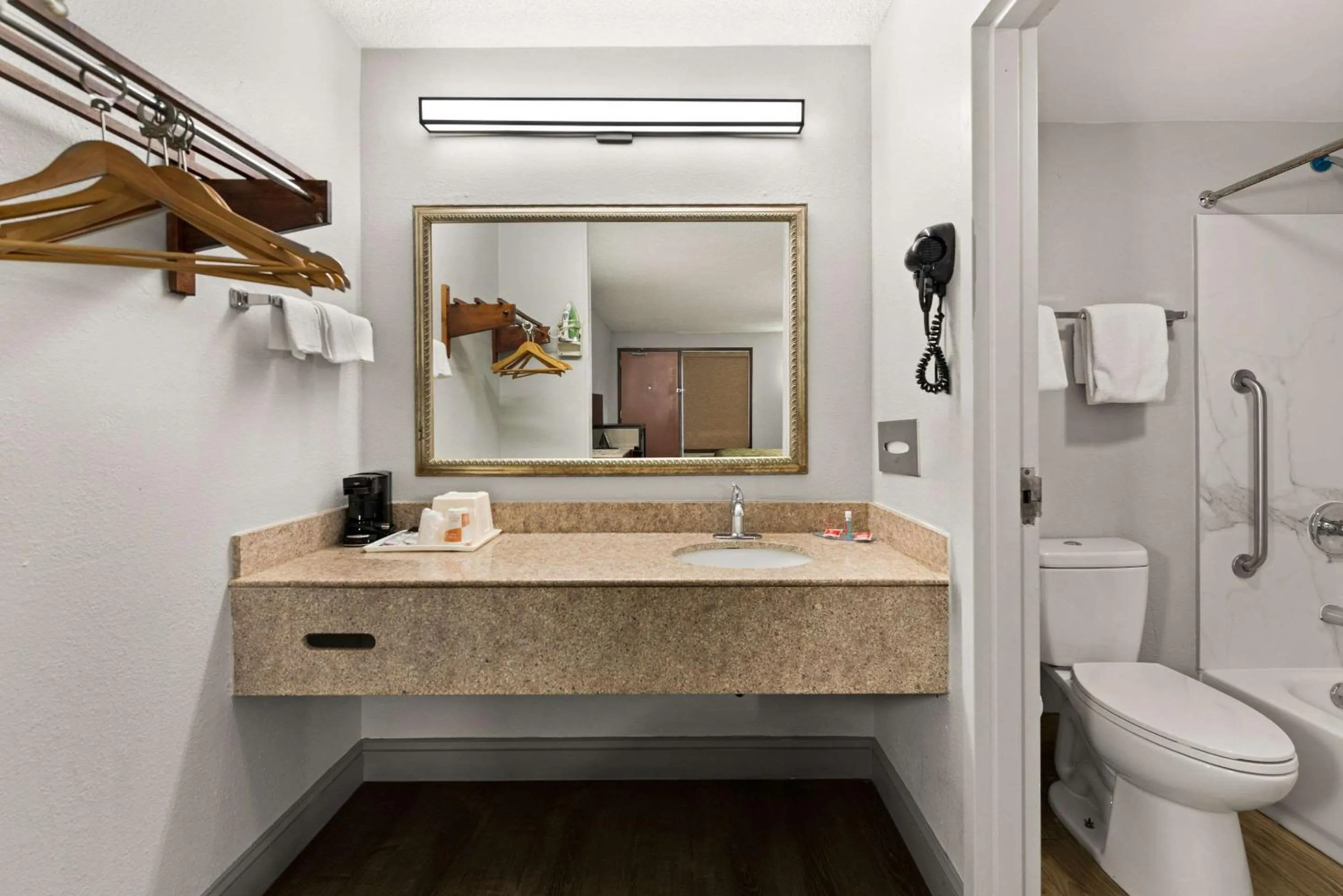 Bedroom in Econo Lodge