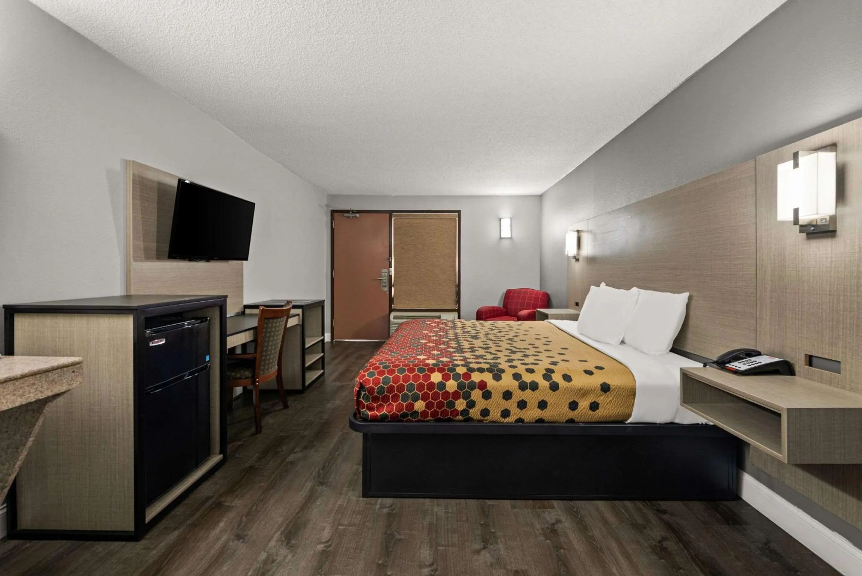 Bedroom in Econo Lodge