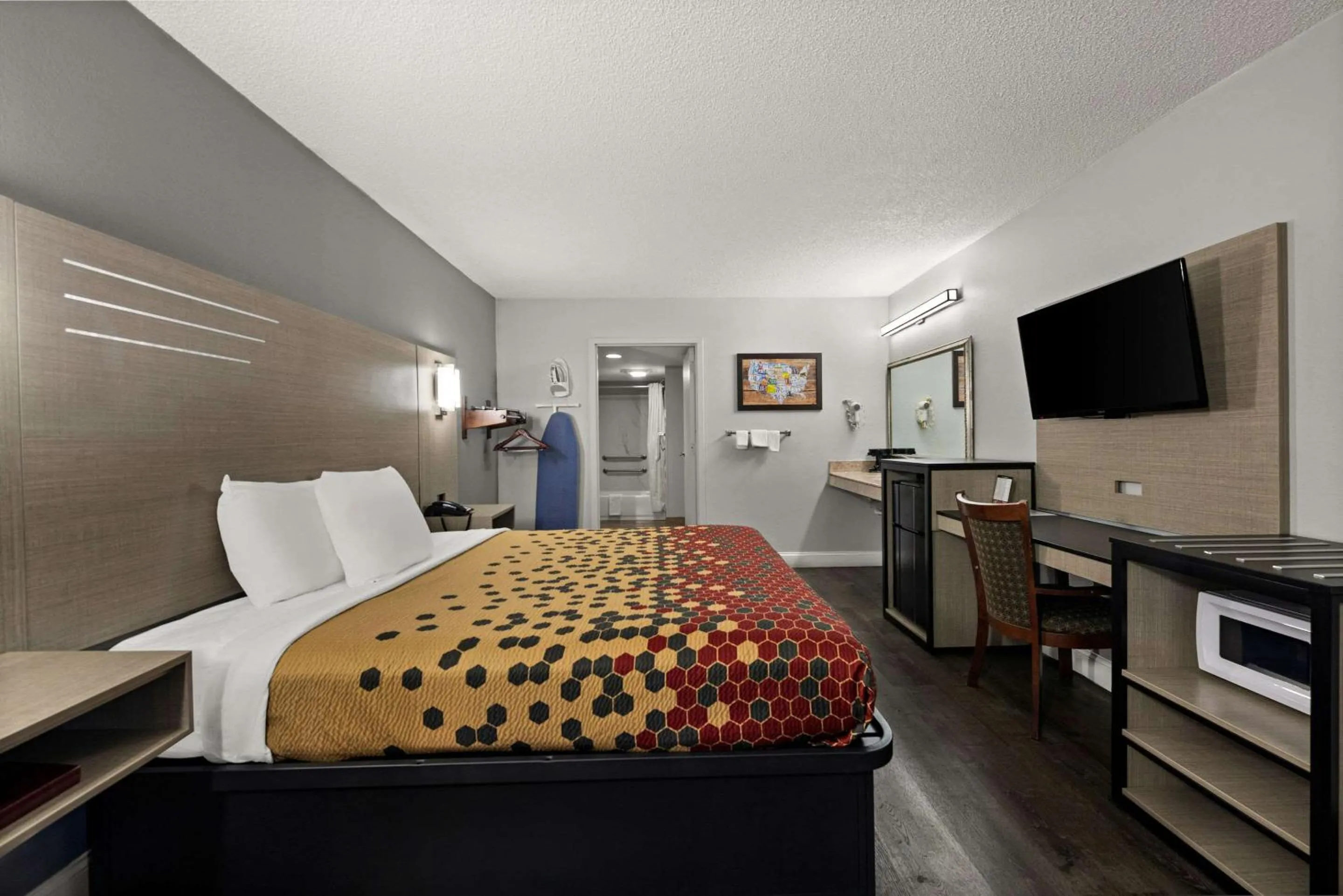 Bedroom in Econo Lodge