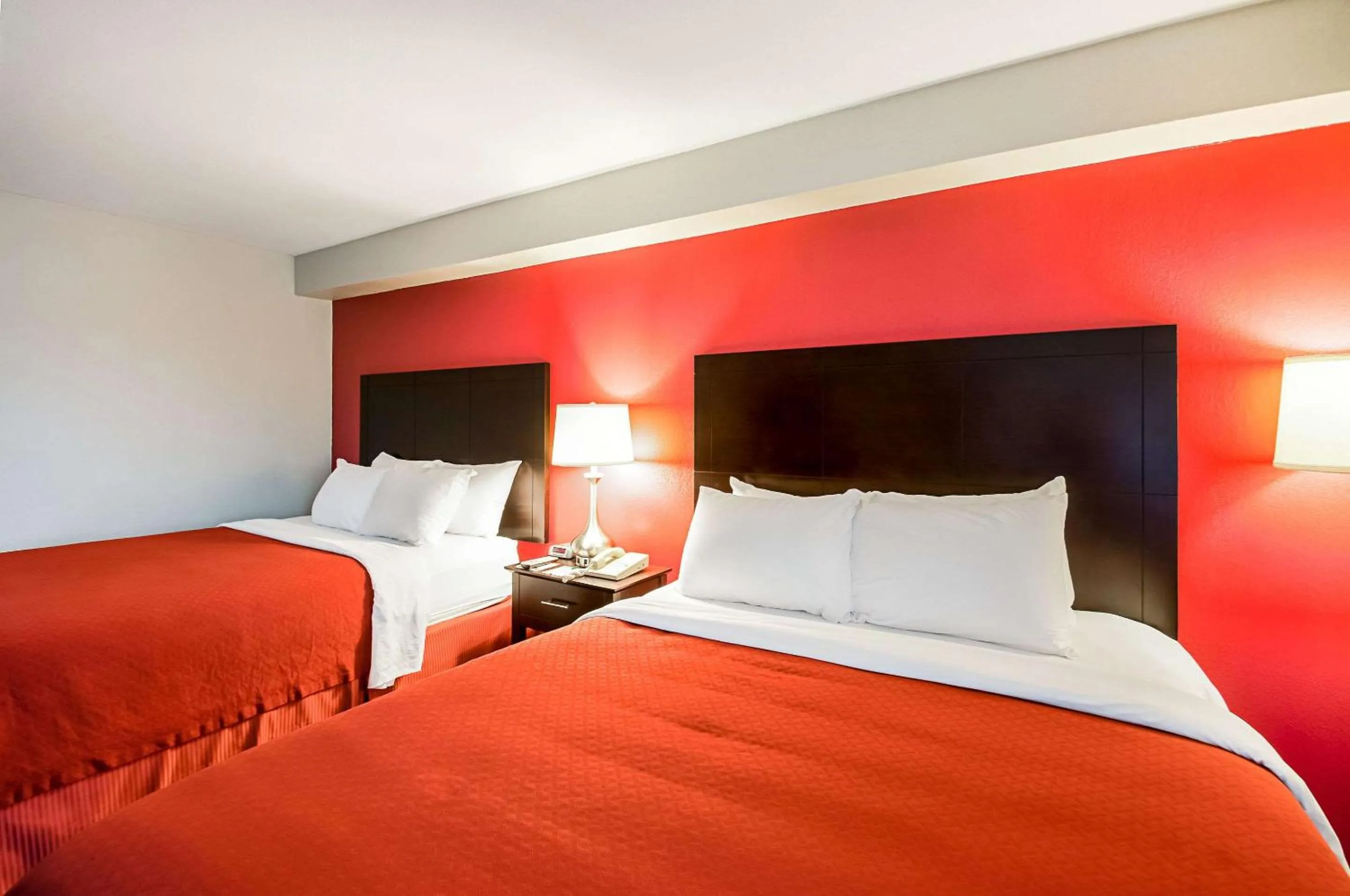 Bed in Quality Inn near Potomac Mills