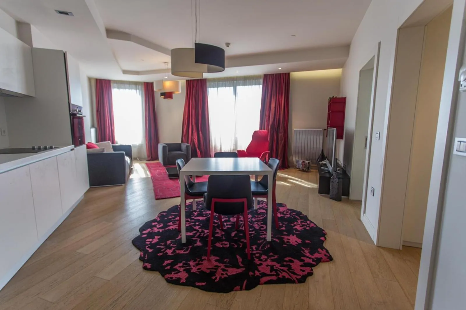 TV and multimedia in Armoni Residence & Hotel