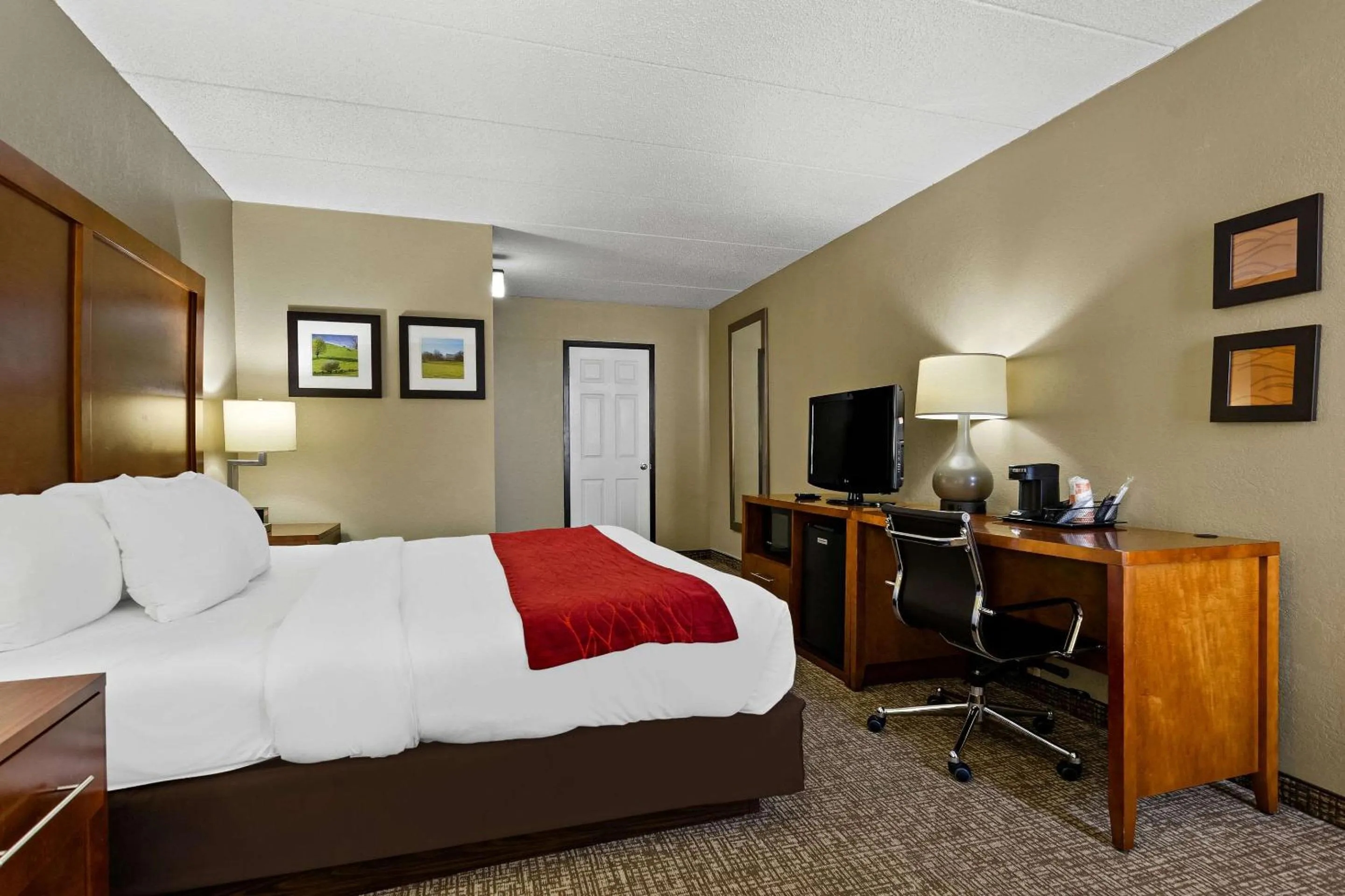 Bedroom in Comfort Inn Wytheville