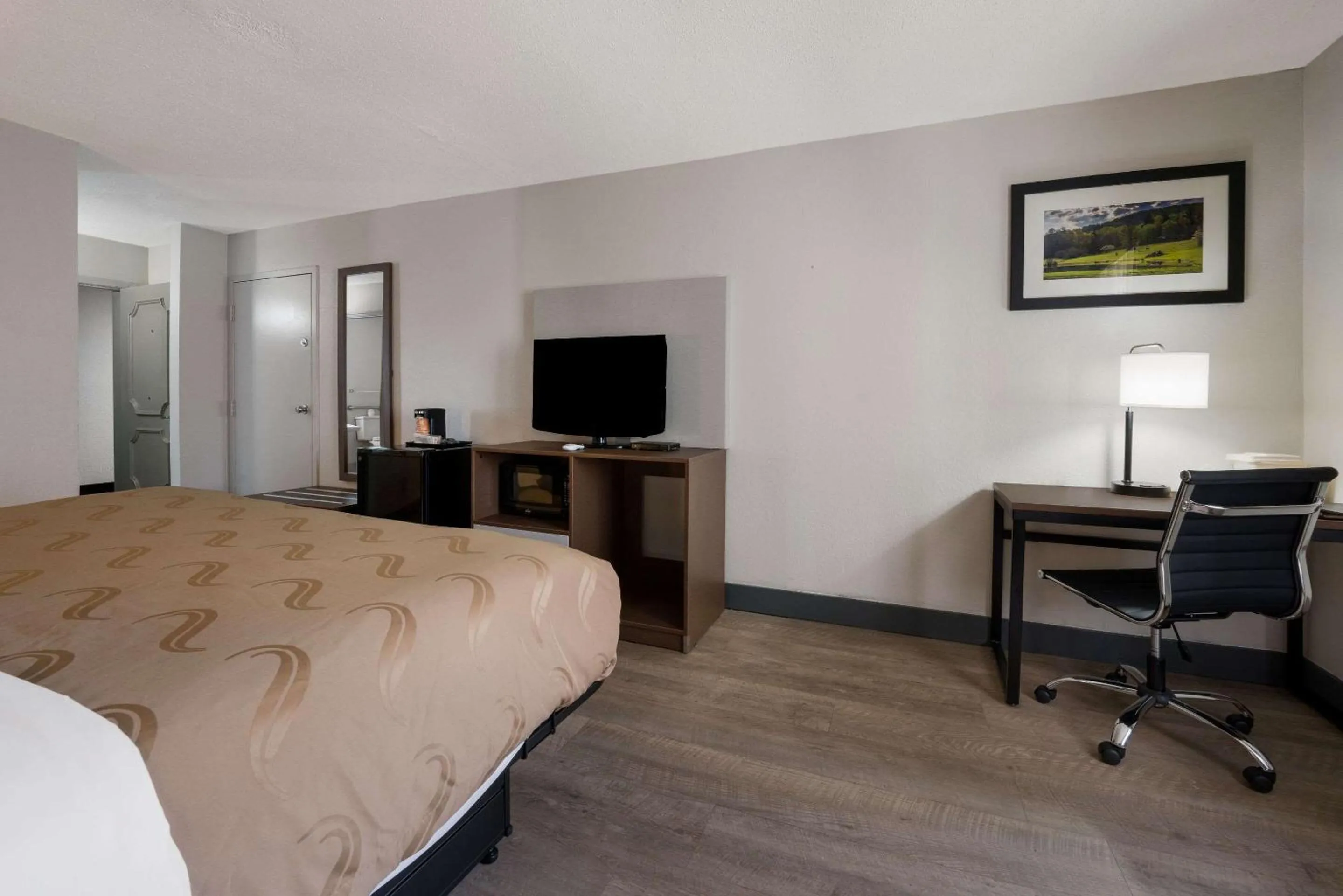 Bedroom, Bed in Quality Inn University Area