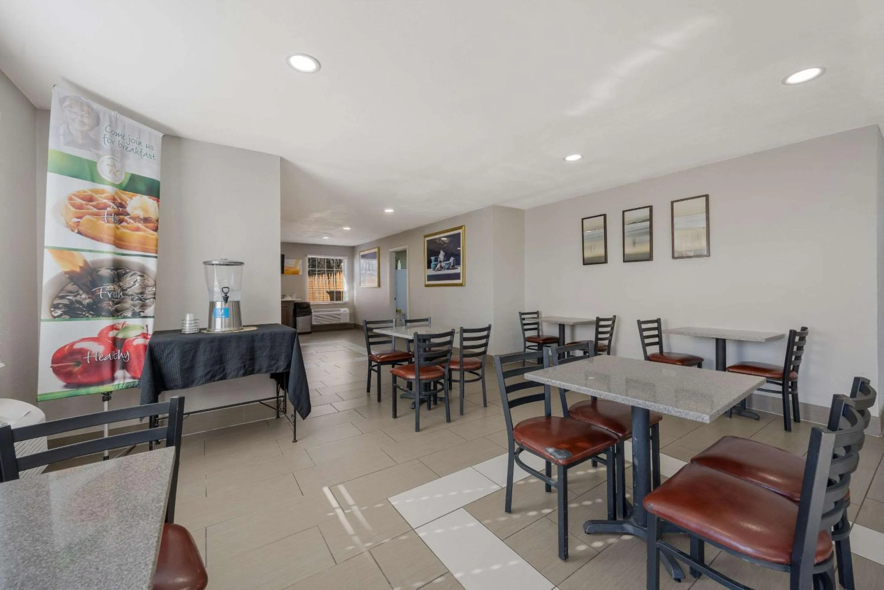 Breakfast in Quality Inn University Area