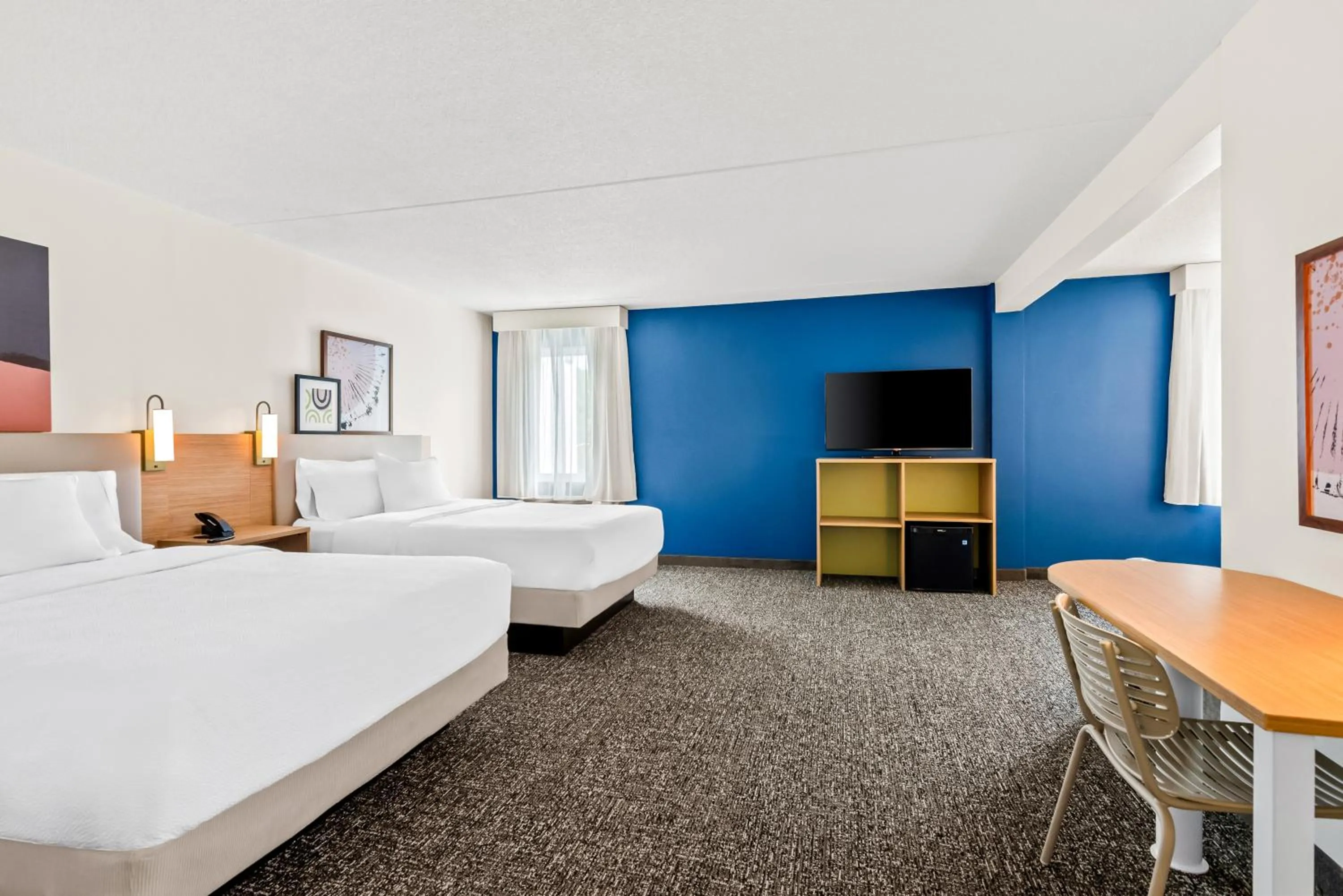 Photo of the whole room, Bed in Spark by Hilton Lexington