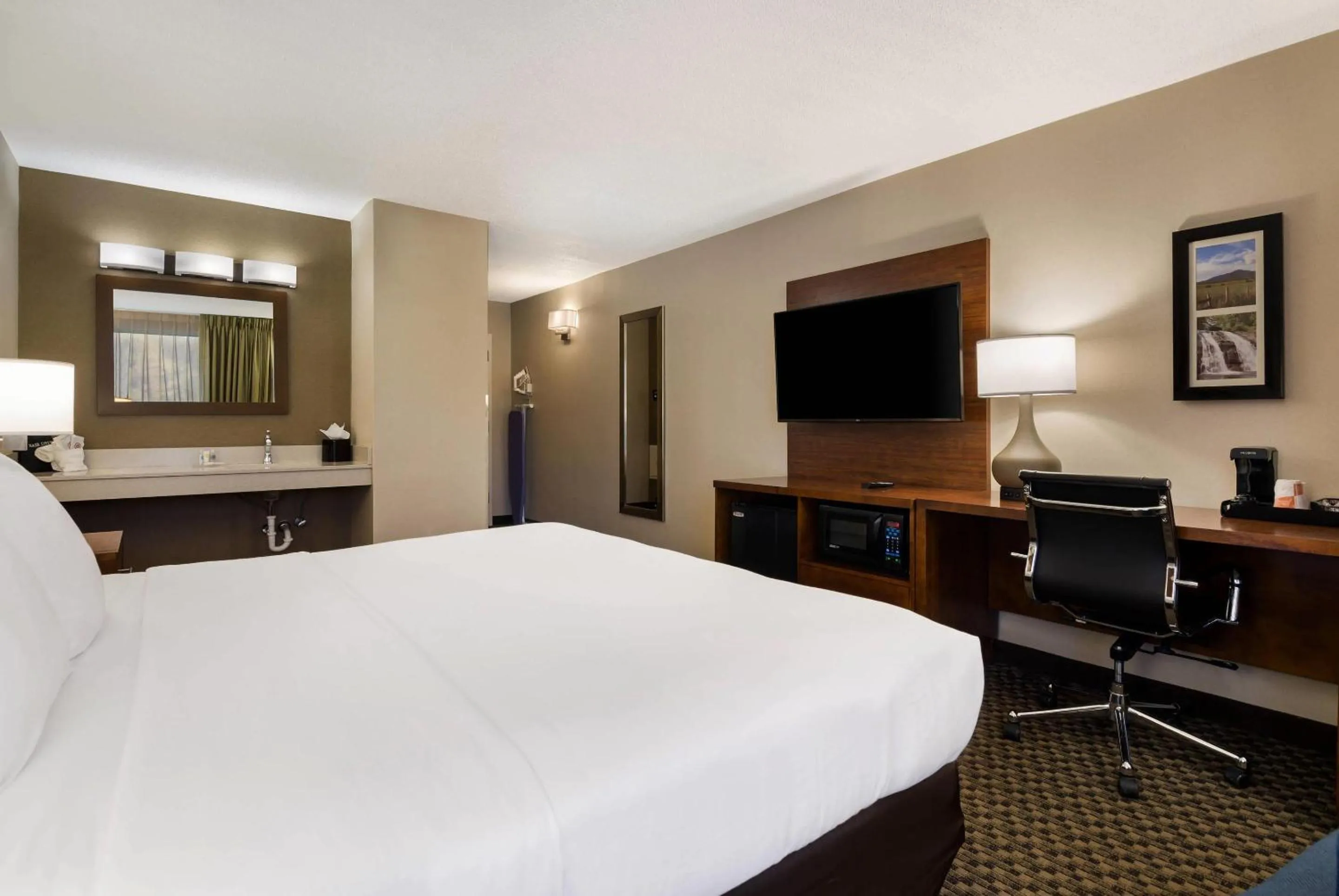 Bedroom, Bed in Comfort Inn Lexington Virginia Horse Center