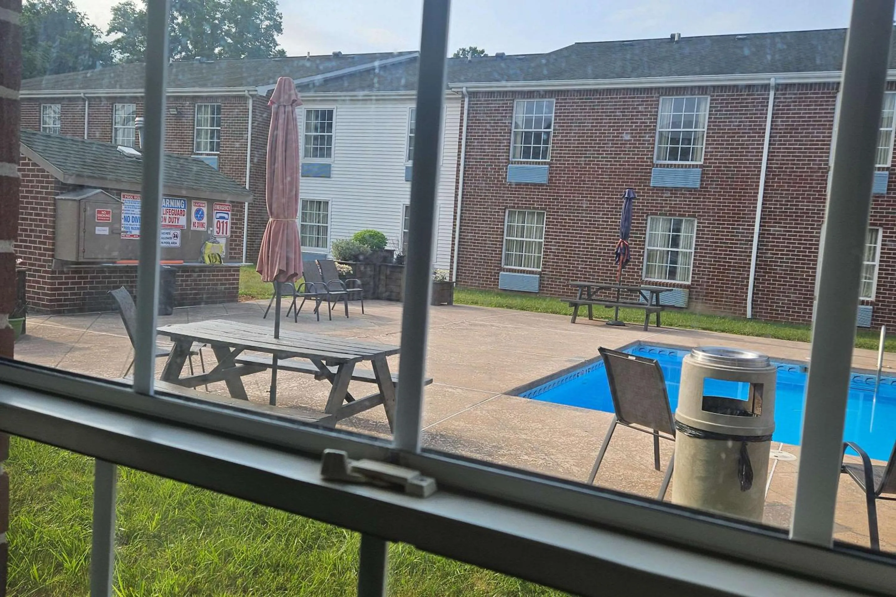 Property building in Quality Inn Dublin I-81