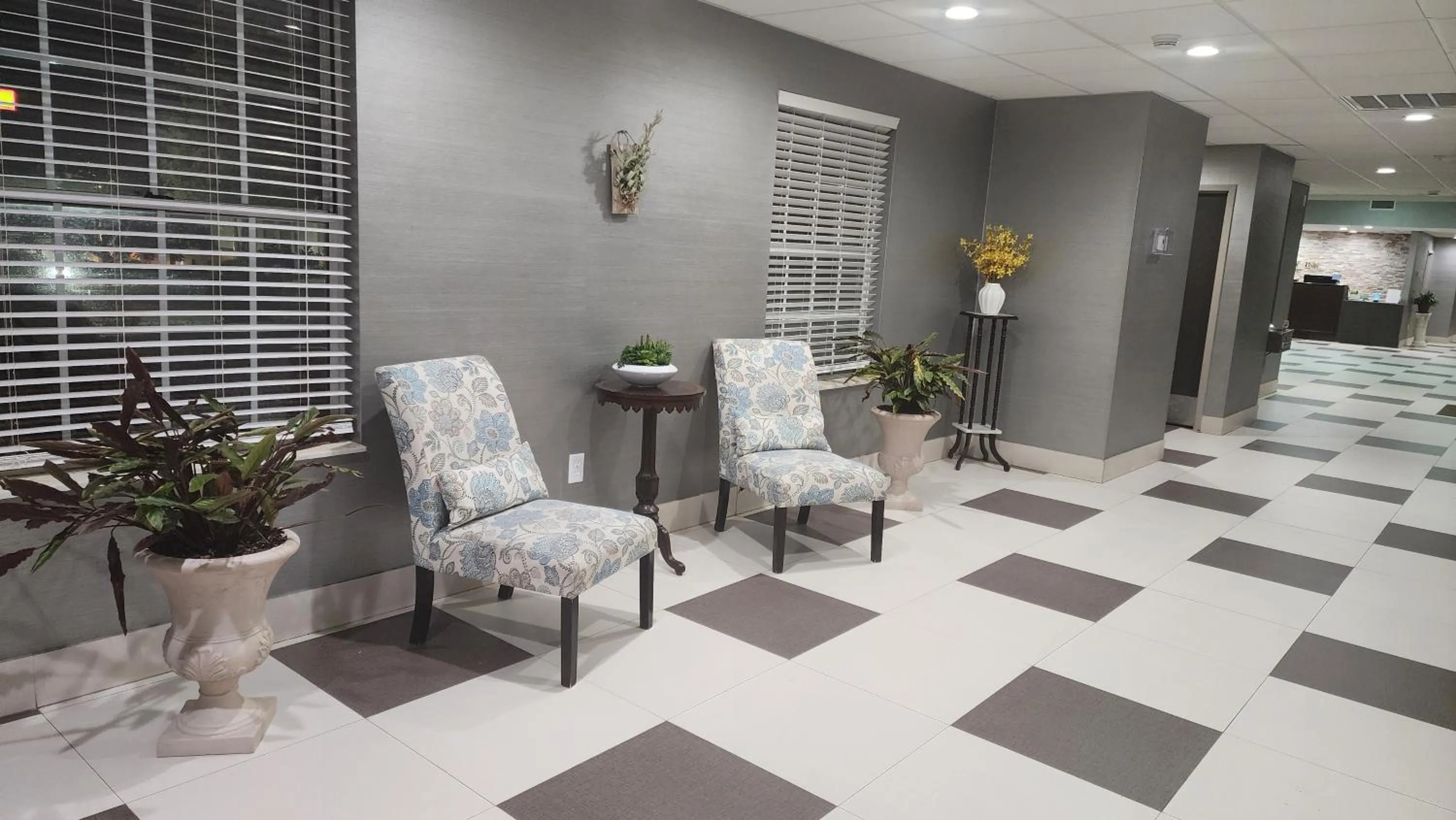 Living room in Quality Inn Dublin I-81