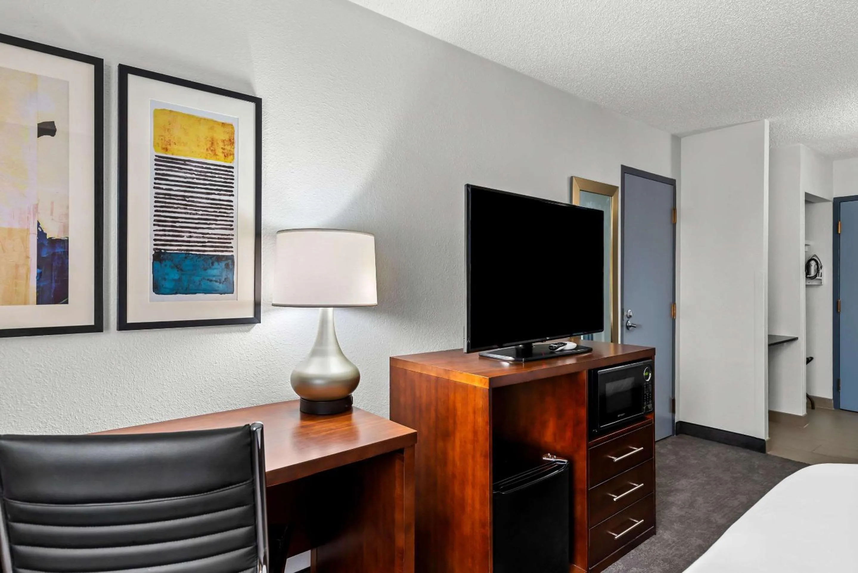 Bedroom, Bed in Comfort Inn & Suites Staunton