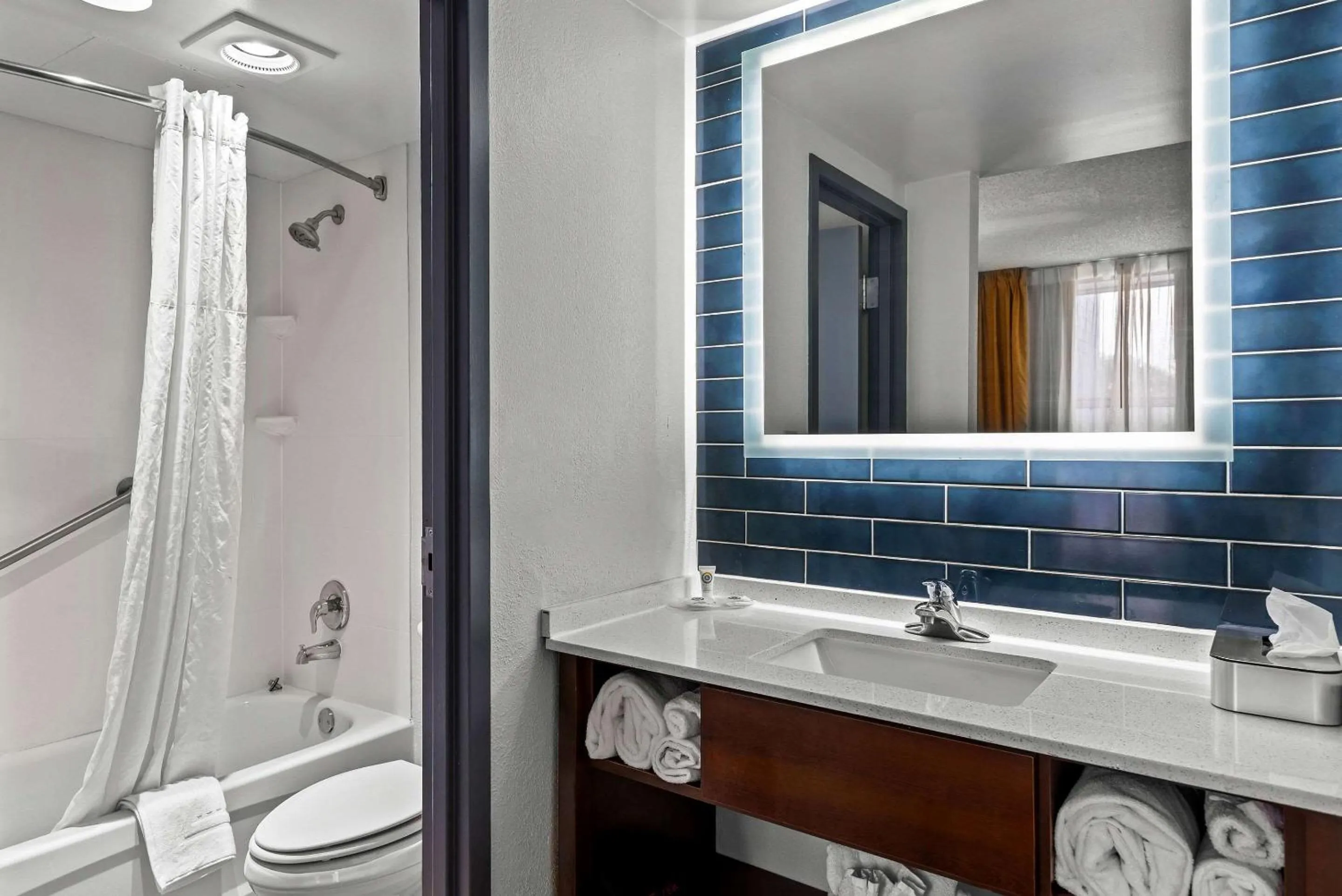 Bedroom in Comfort Inn & Suites Staunton