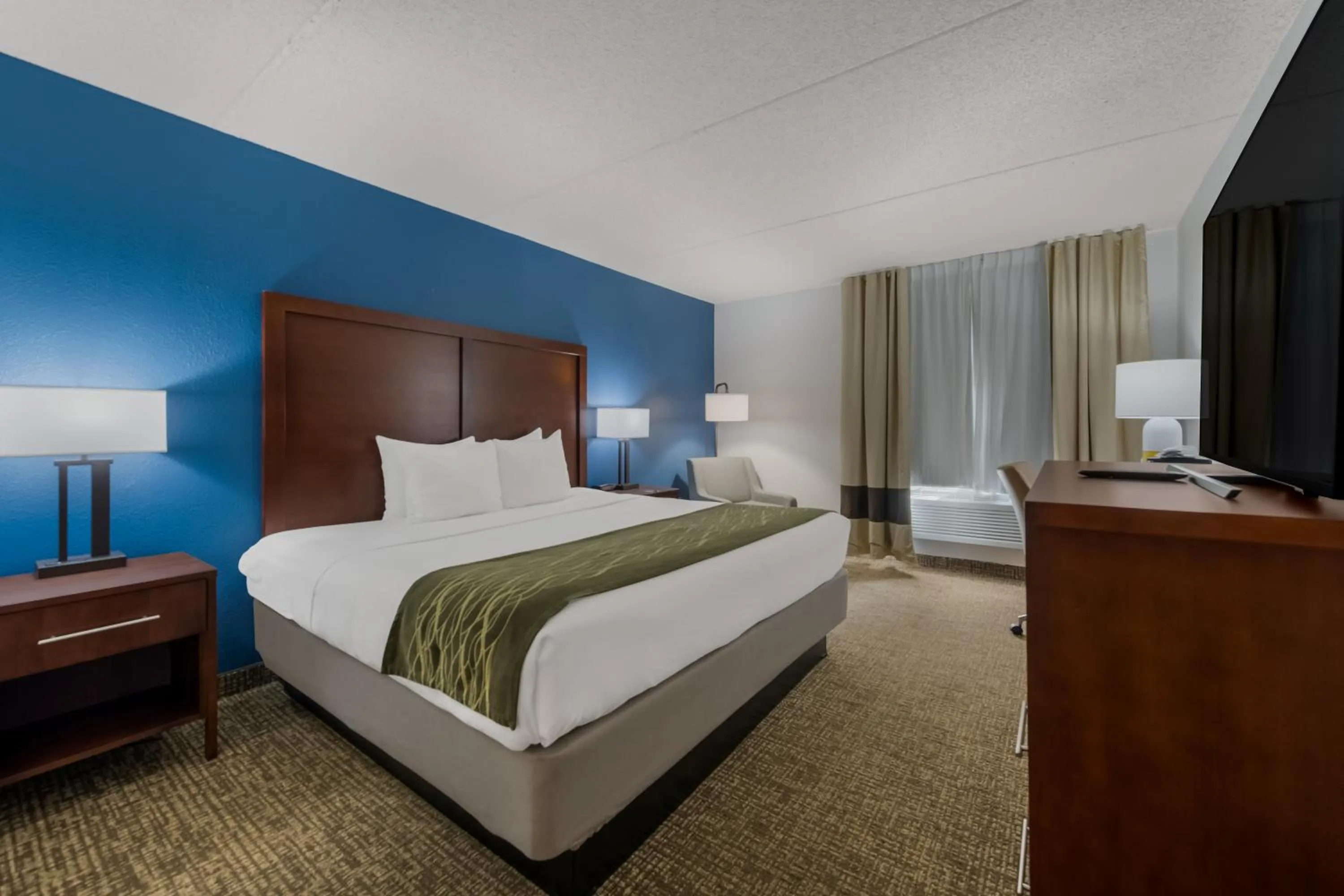 Photo of the whole room, Bed in Comfort Inn Newport News - Hampton I-64
