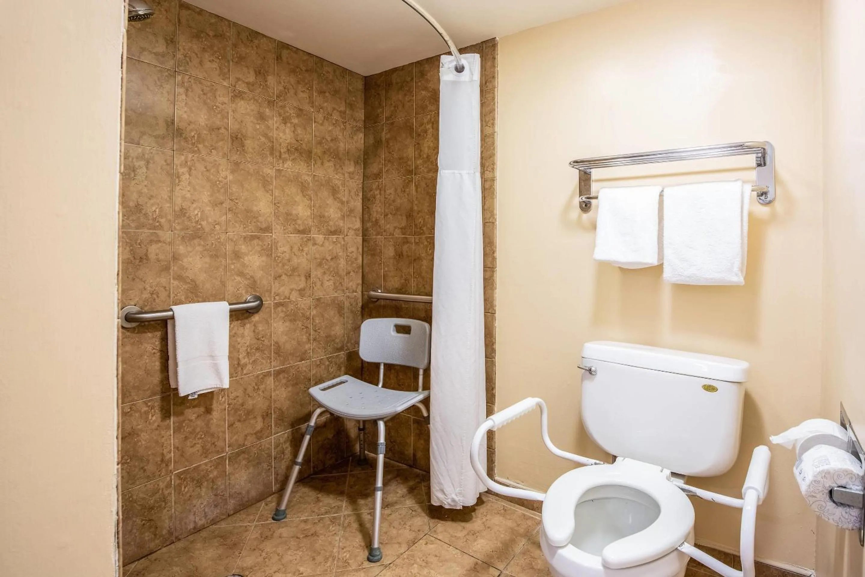 Bedroom in Econo Lodge Naval Station Norfolk