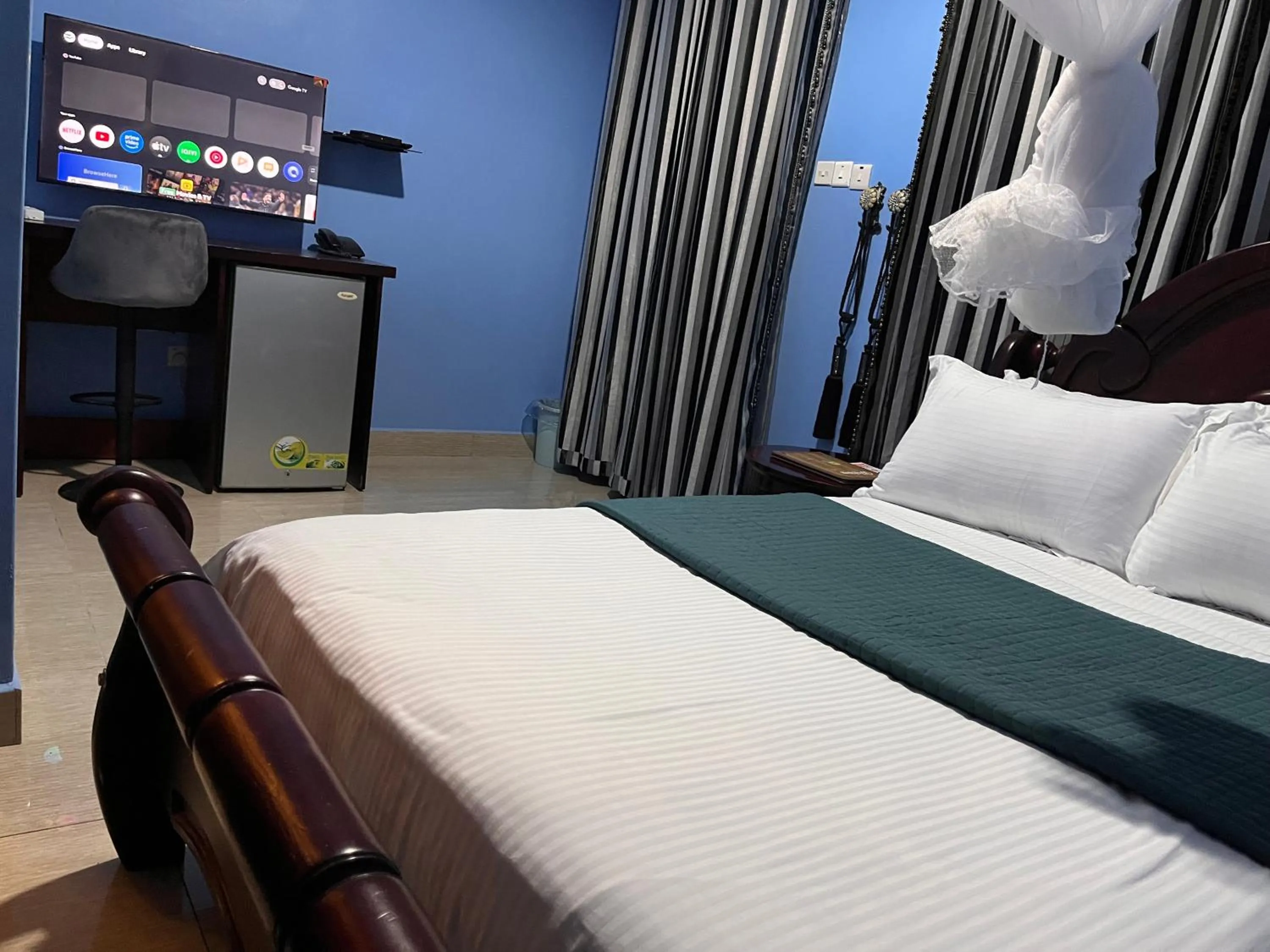 Photo of the whole room, Bed in Lakepoint Villa