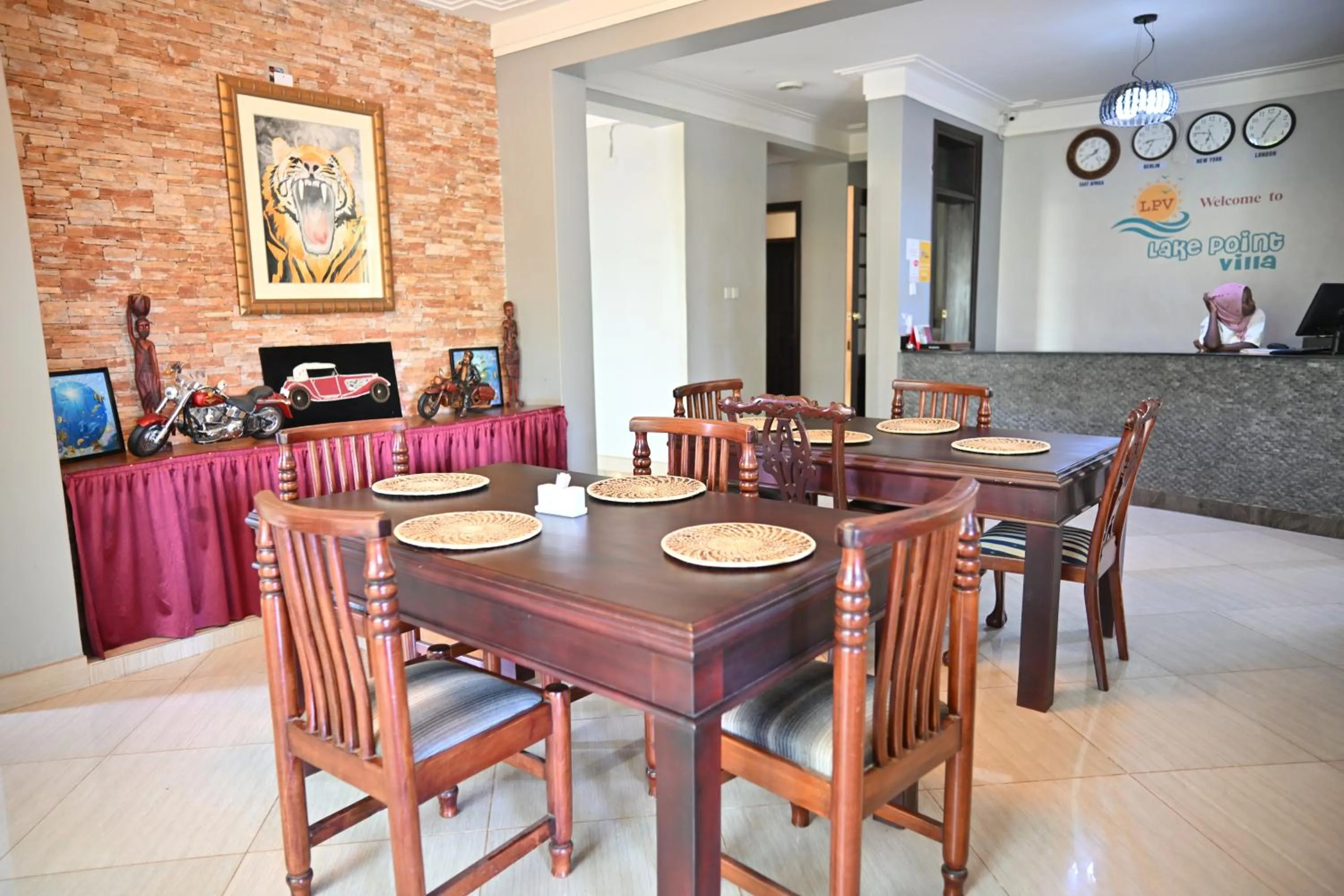 Breakfast in Lakepoint Villa