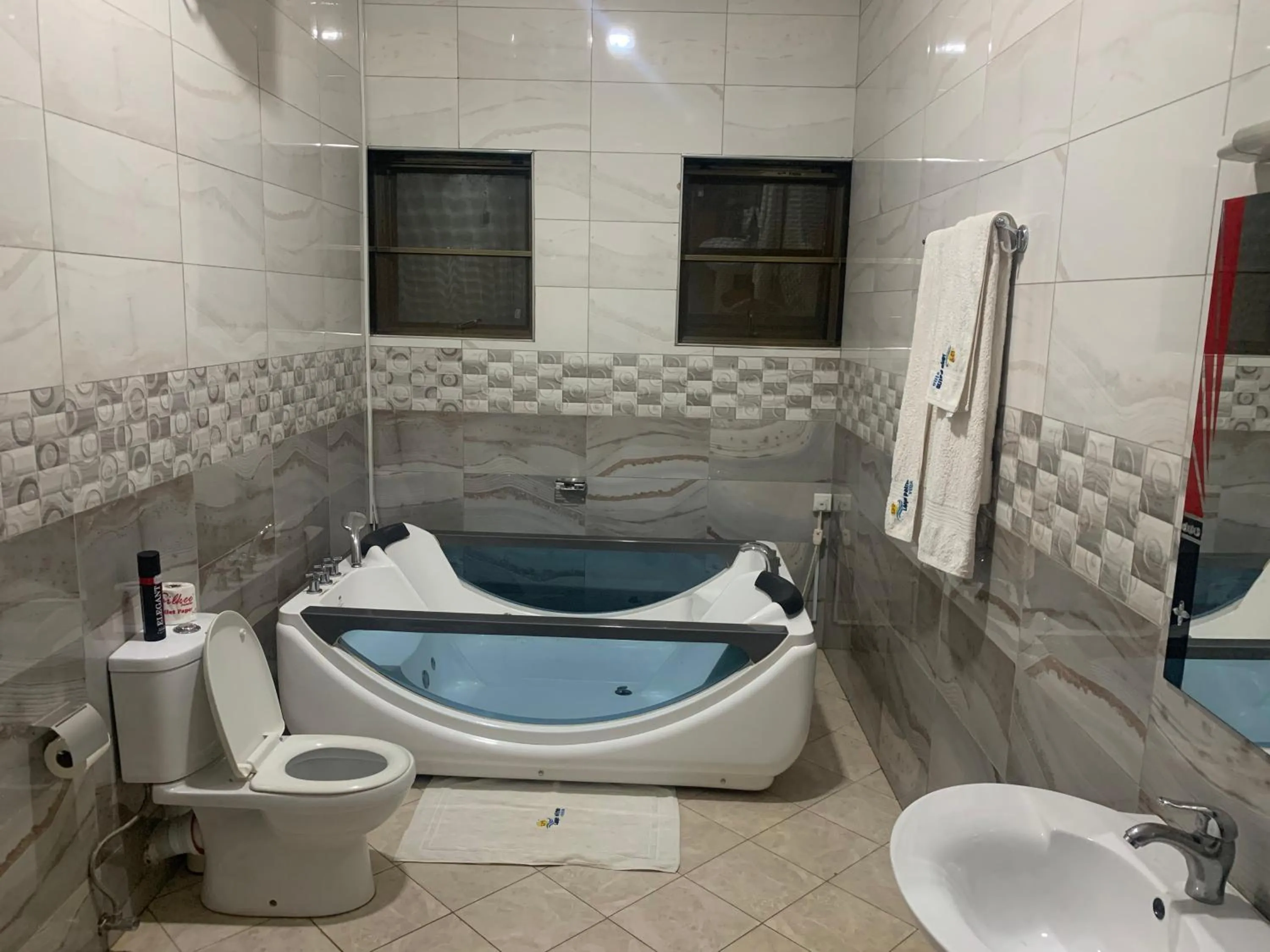 Bath in Lakepoint Villa