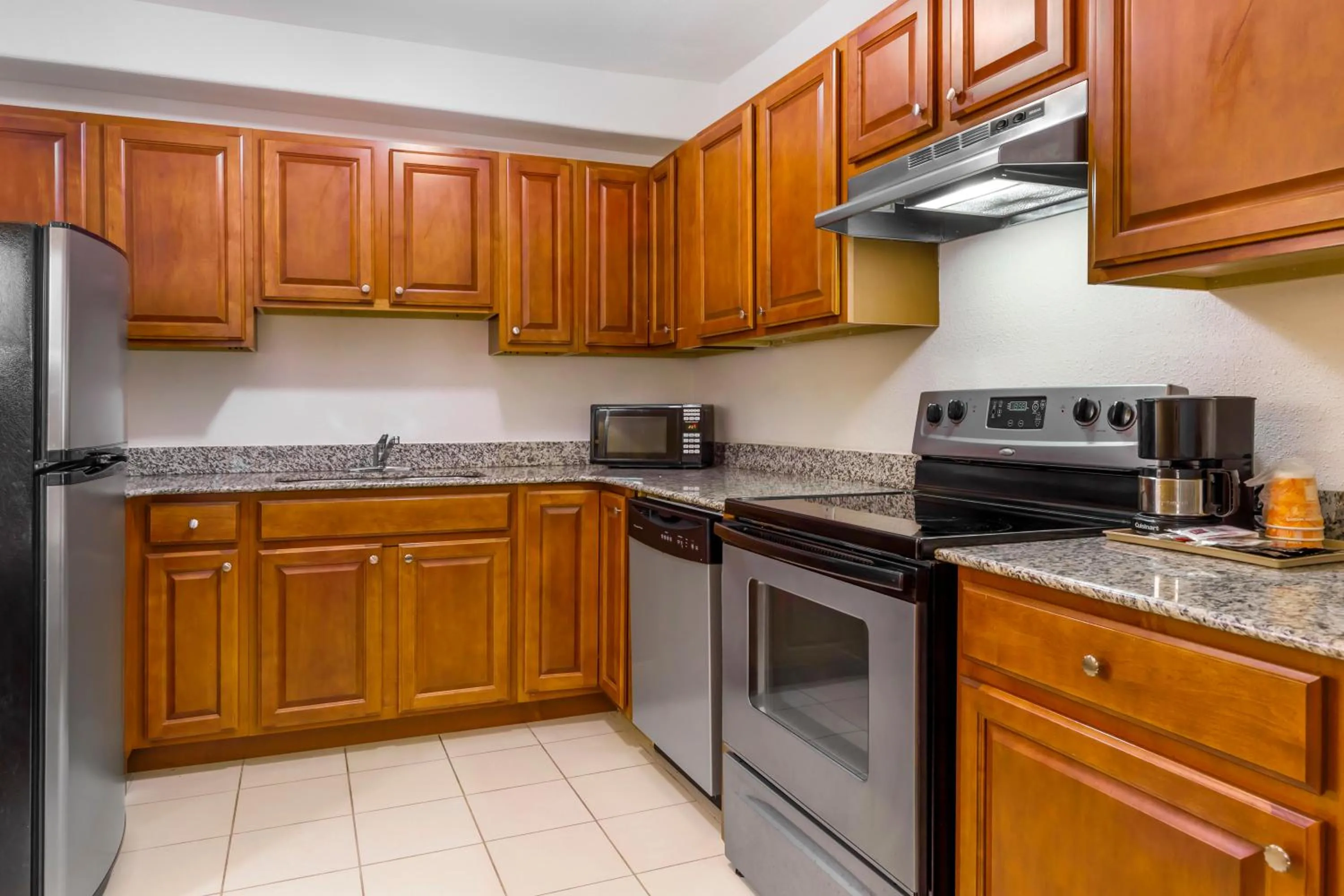 Kitchen or kitchenette in Comfort Inn & Suites Chesapeake - Portsmouth