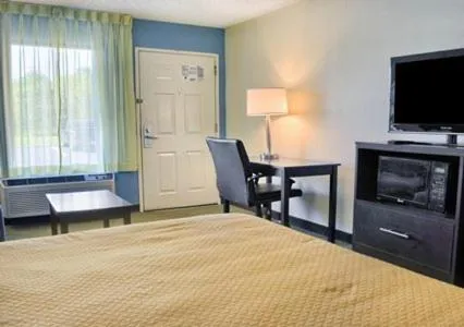 TV and multimedia, Bed in Quality Inn Thornburg