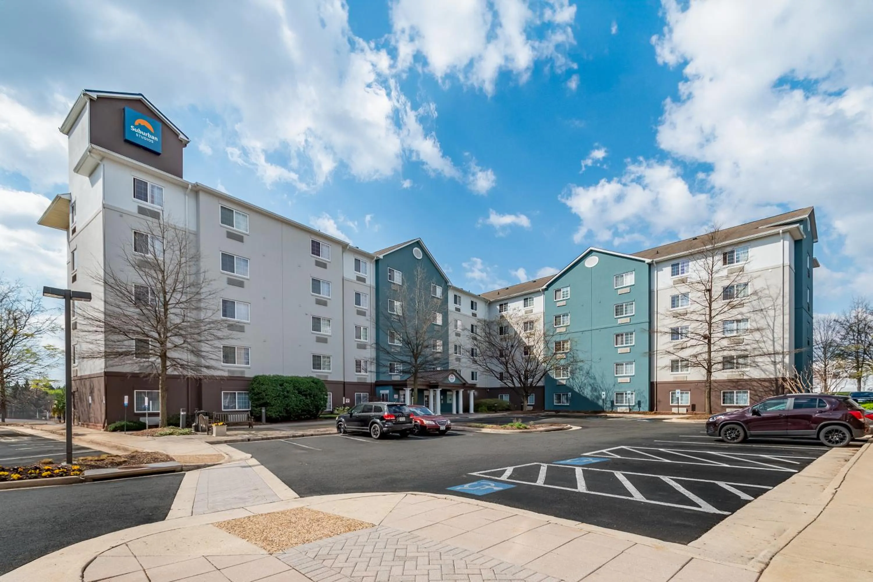 Property building in Suburban Studios Sterling - Washington Dulles