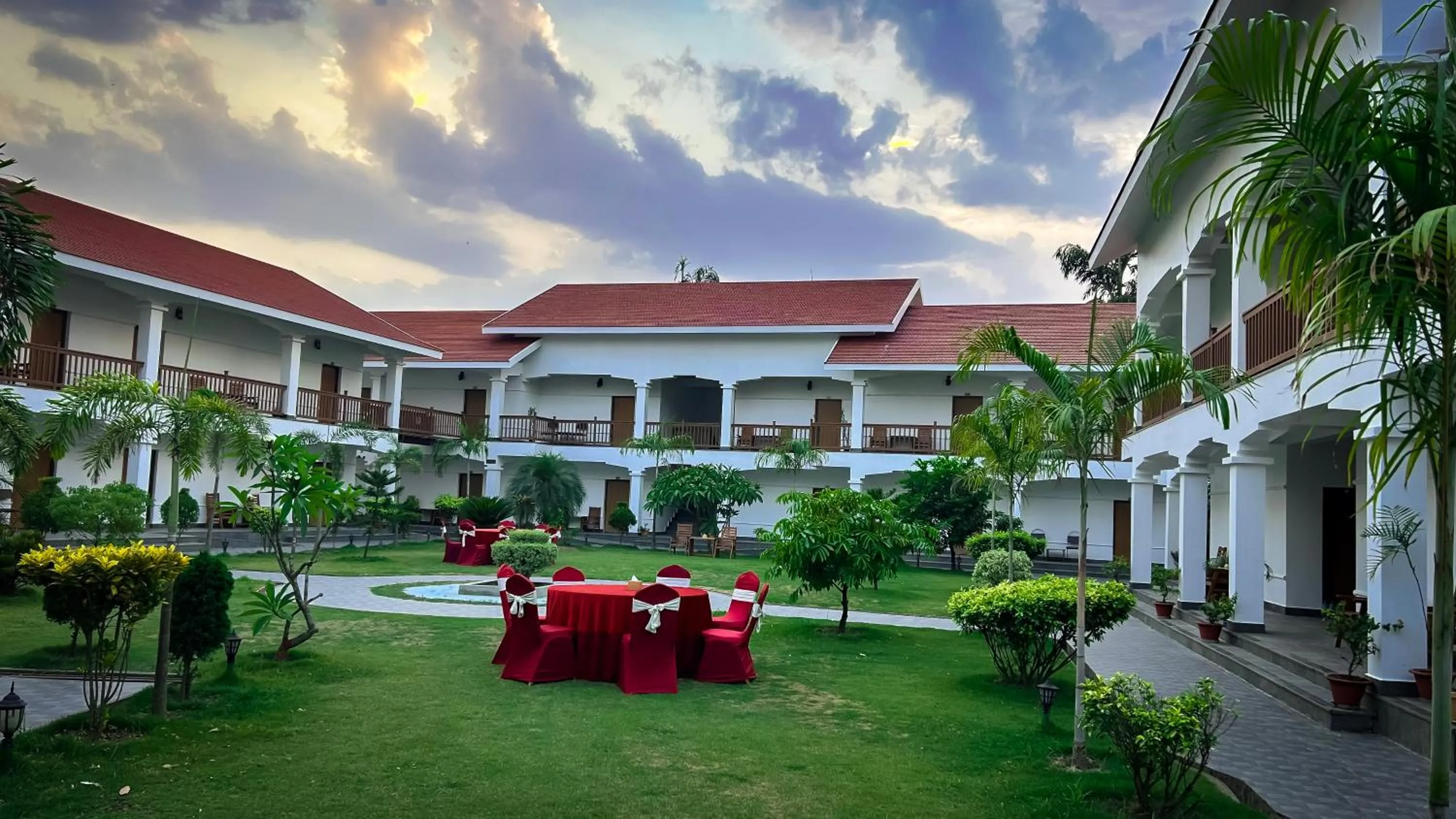 Property building in Hotel Earth Light Sauraha