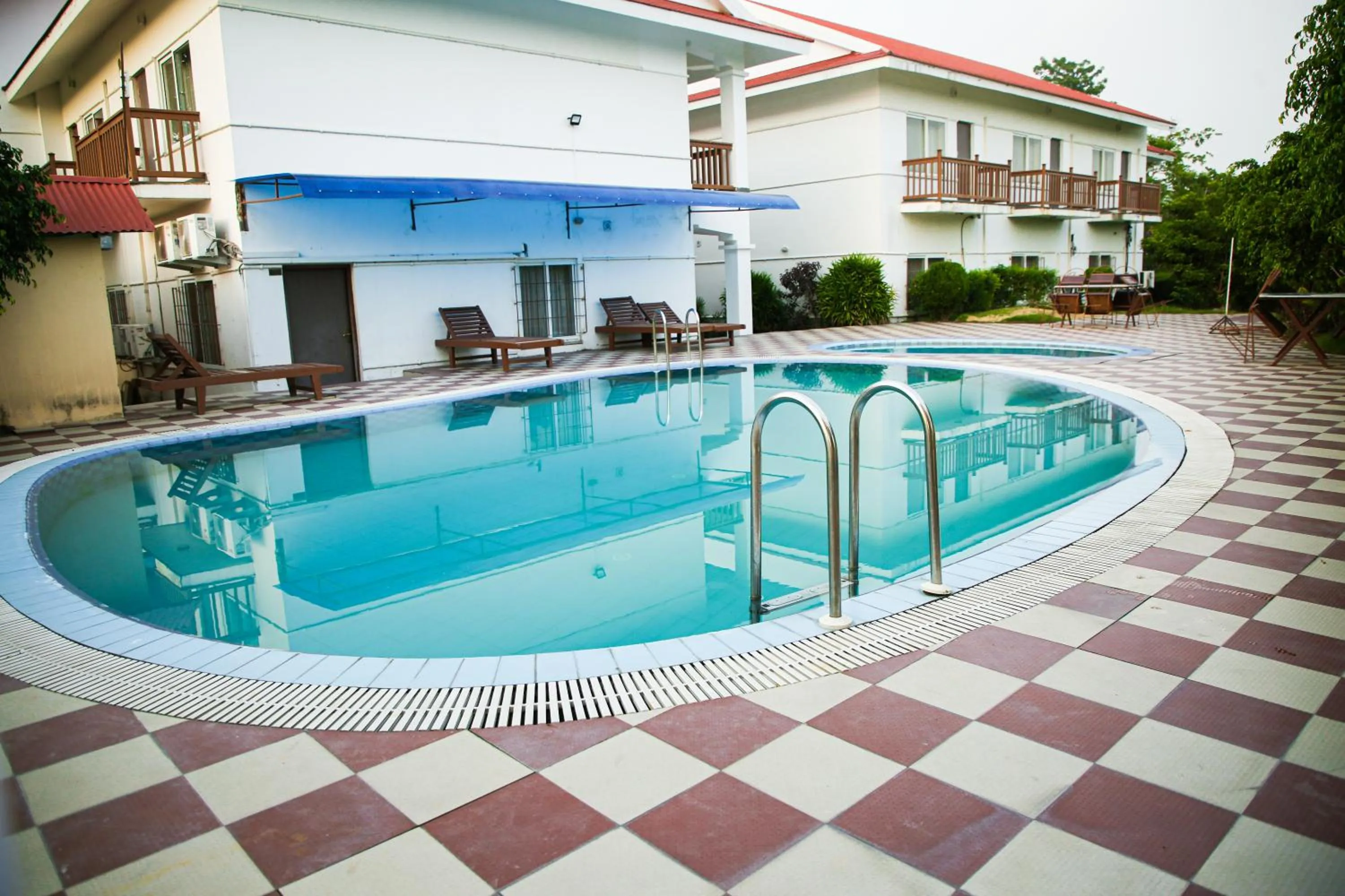 Pool view in Hotel Earth Light Sauraha
