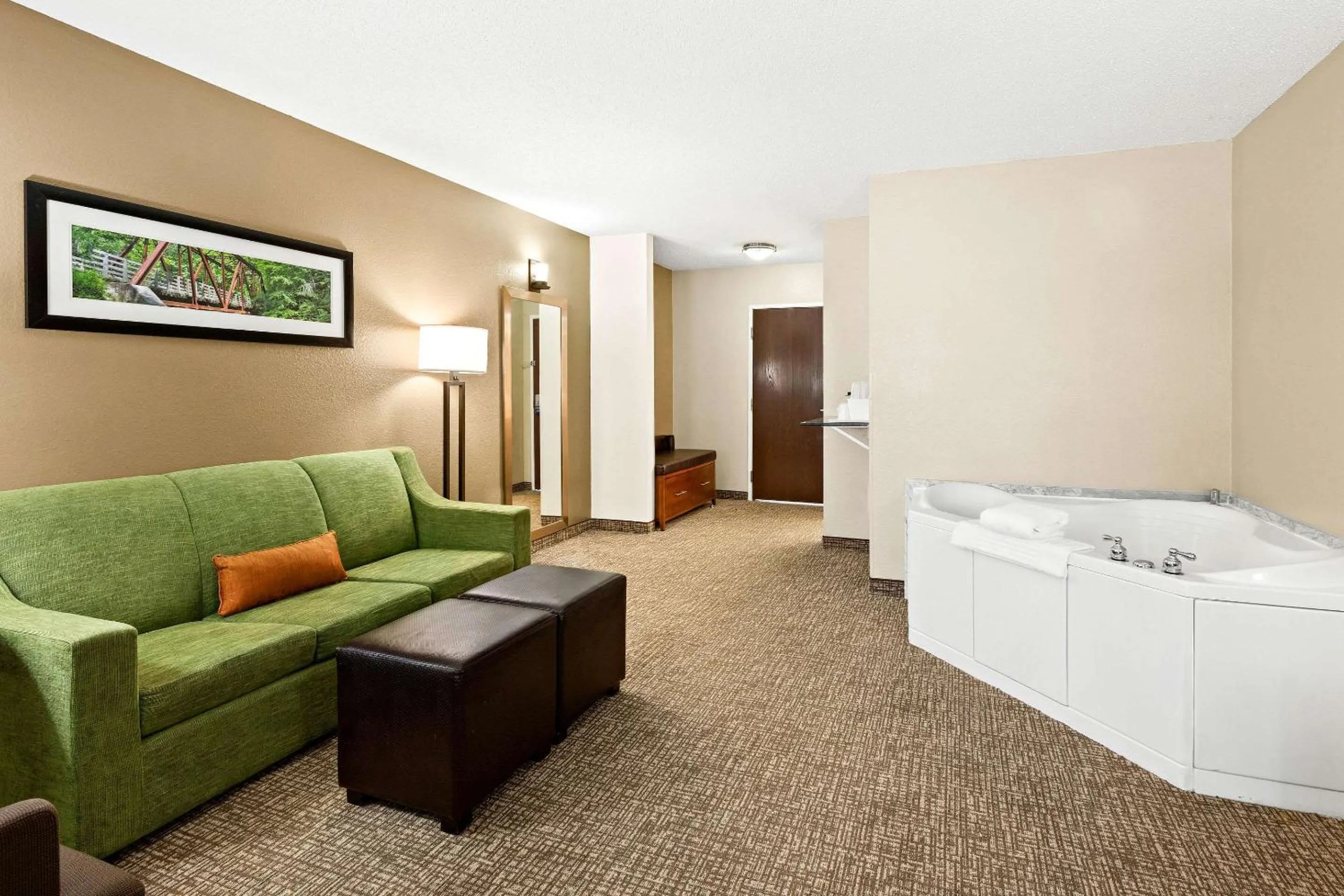 Bedroom in Comfort Suites Abingdon I-81