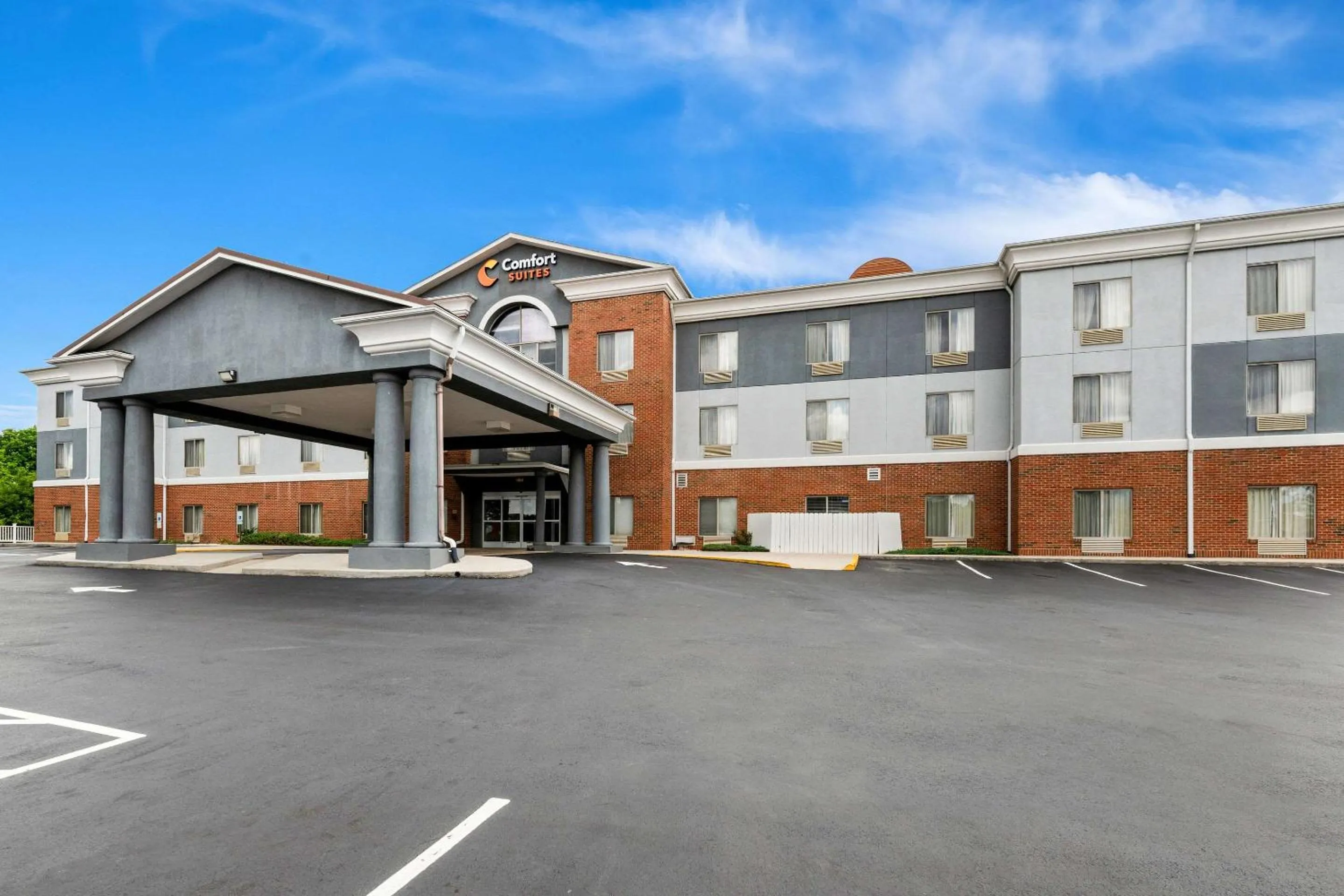 Property building in Comfort Suites Abingdon I-81