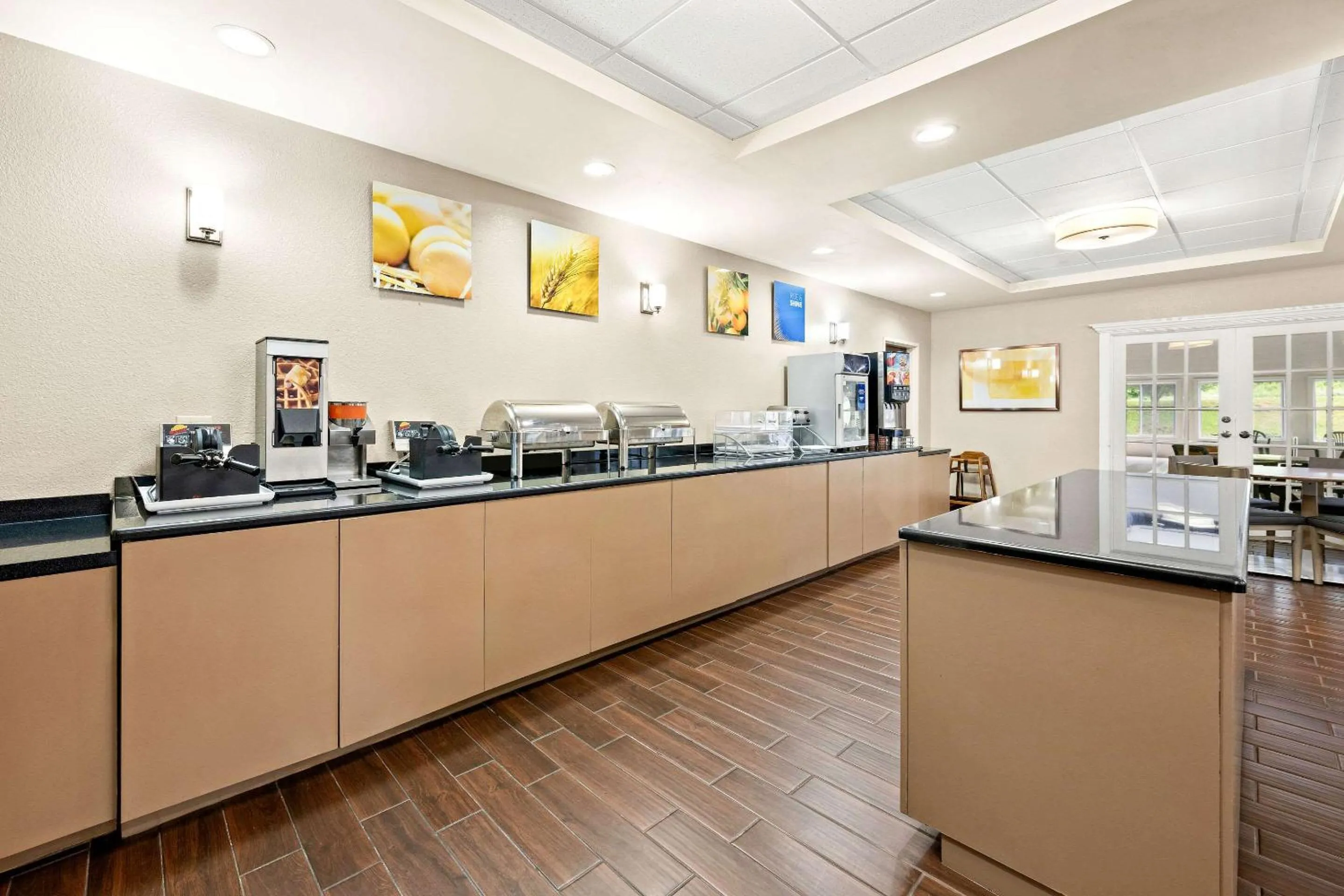 Breakfast in Comfort Suites Abingdon I-81