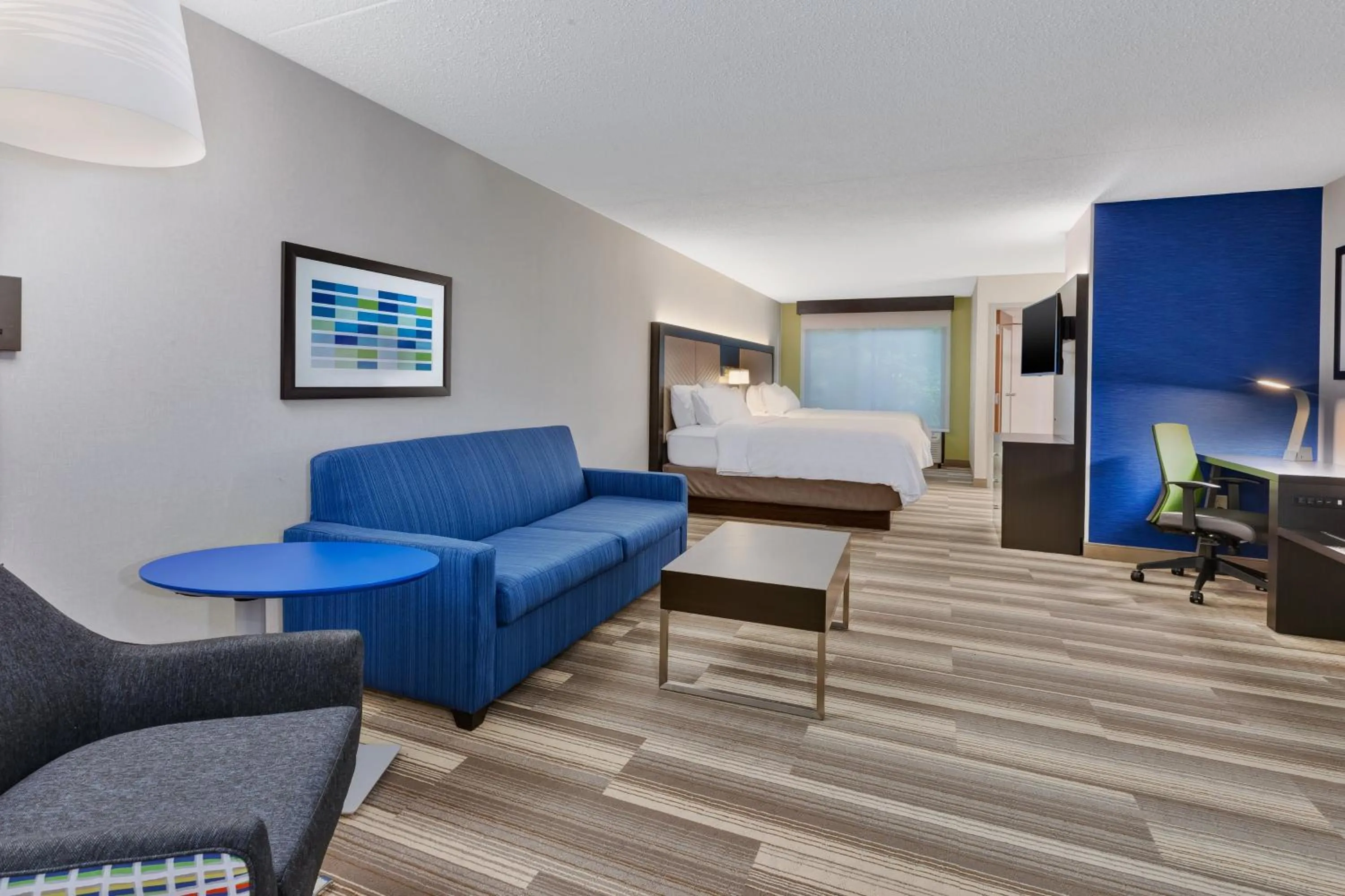 Photo of the whole room, Bed in Holiday Inn Express Blacksburg by IHG