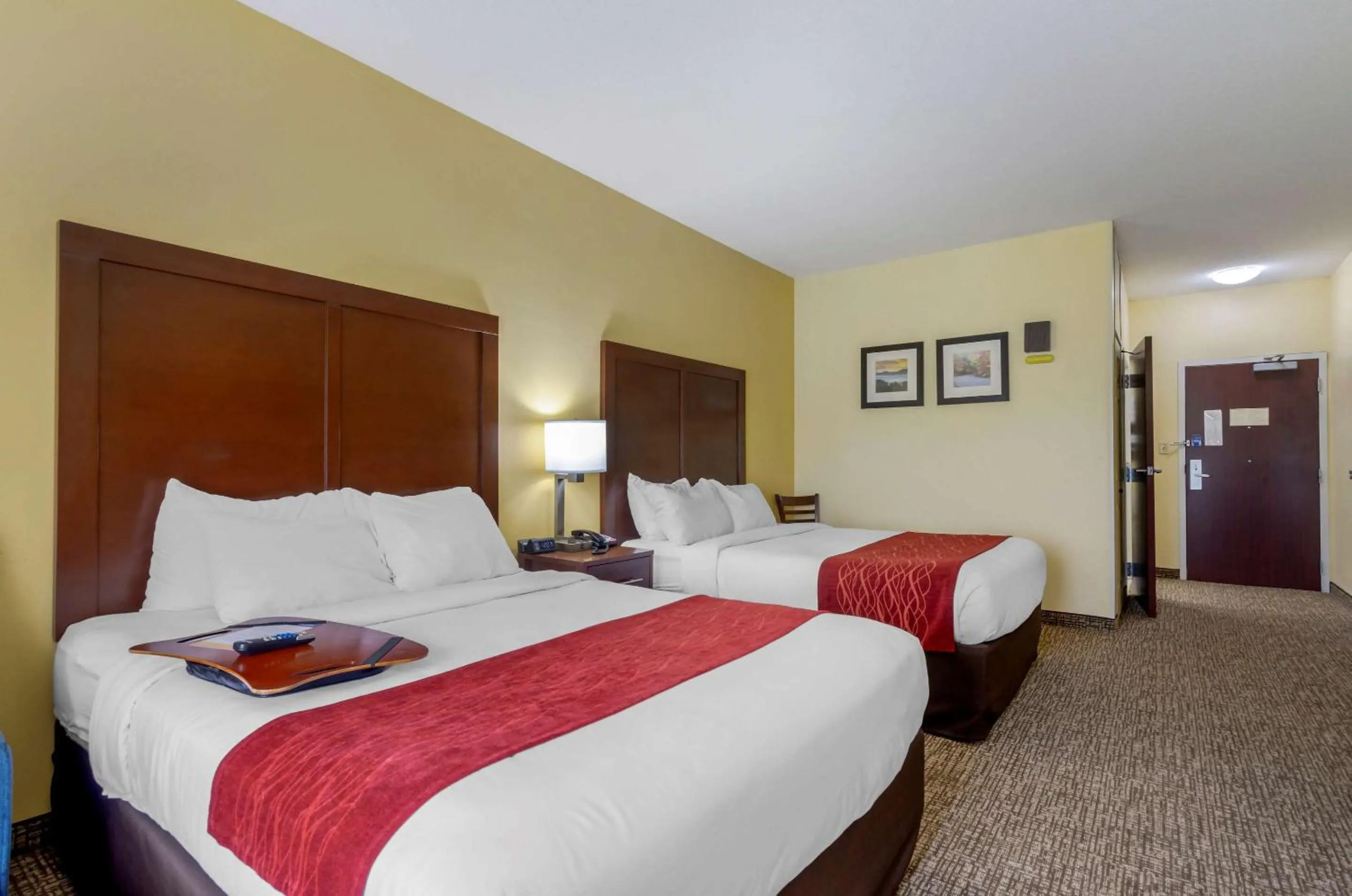 Bedroom, Bed in Comfort Inn & Suites Hillsville I-77