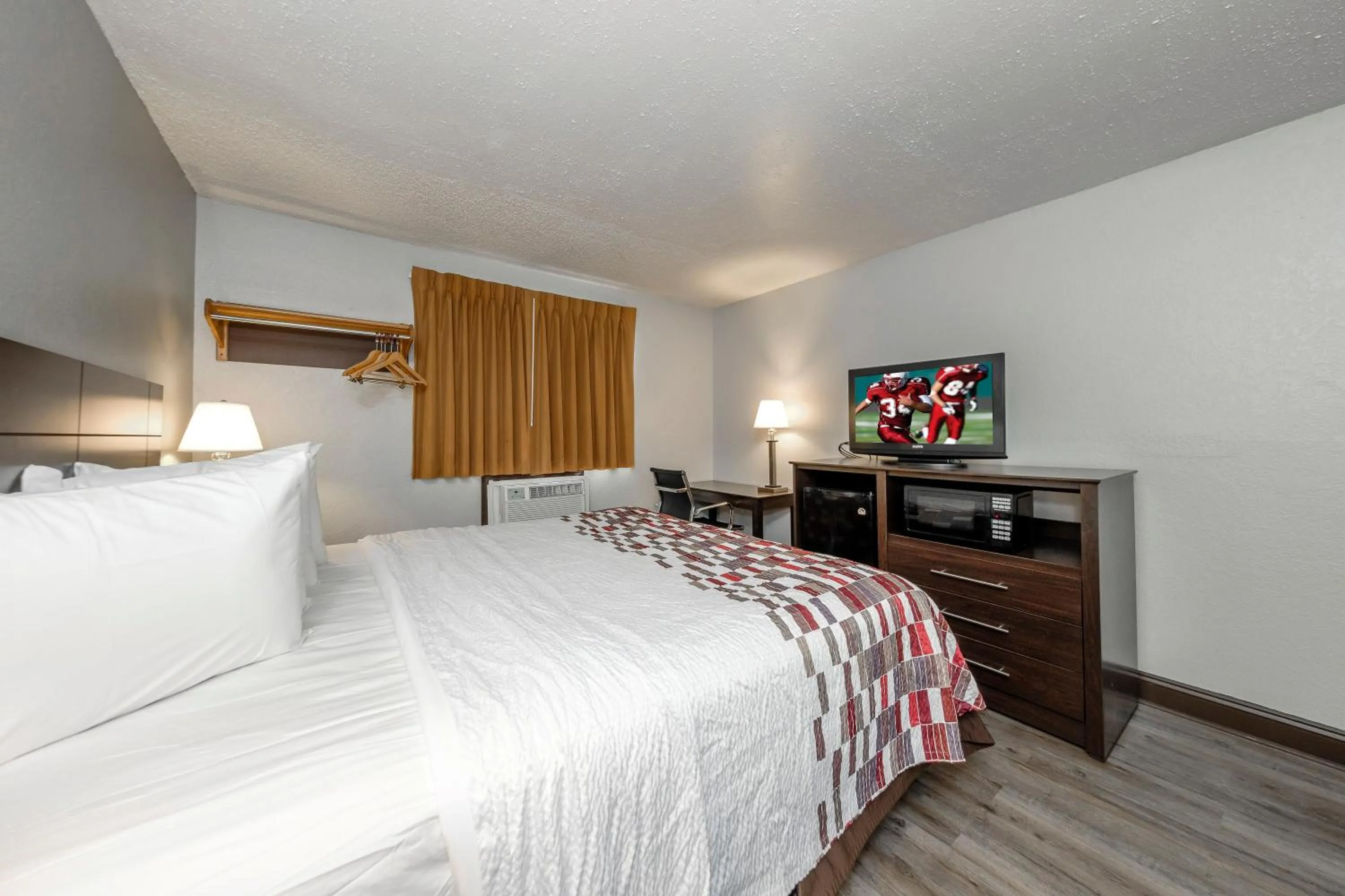 Other, Bed in Red Roof Inn Culpeper