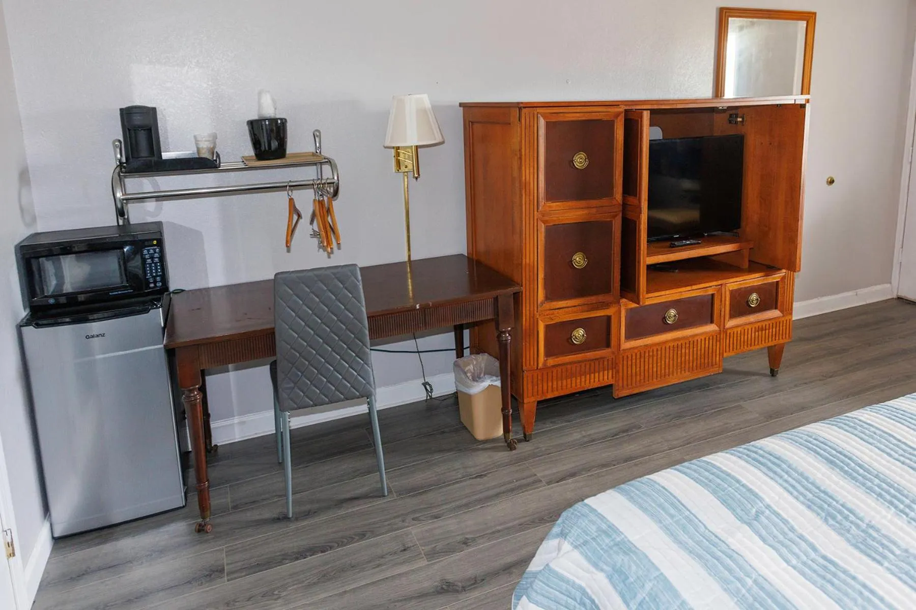 TV and multimedia, Bed in Atlantic Shores Inn and Suites