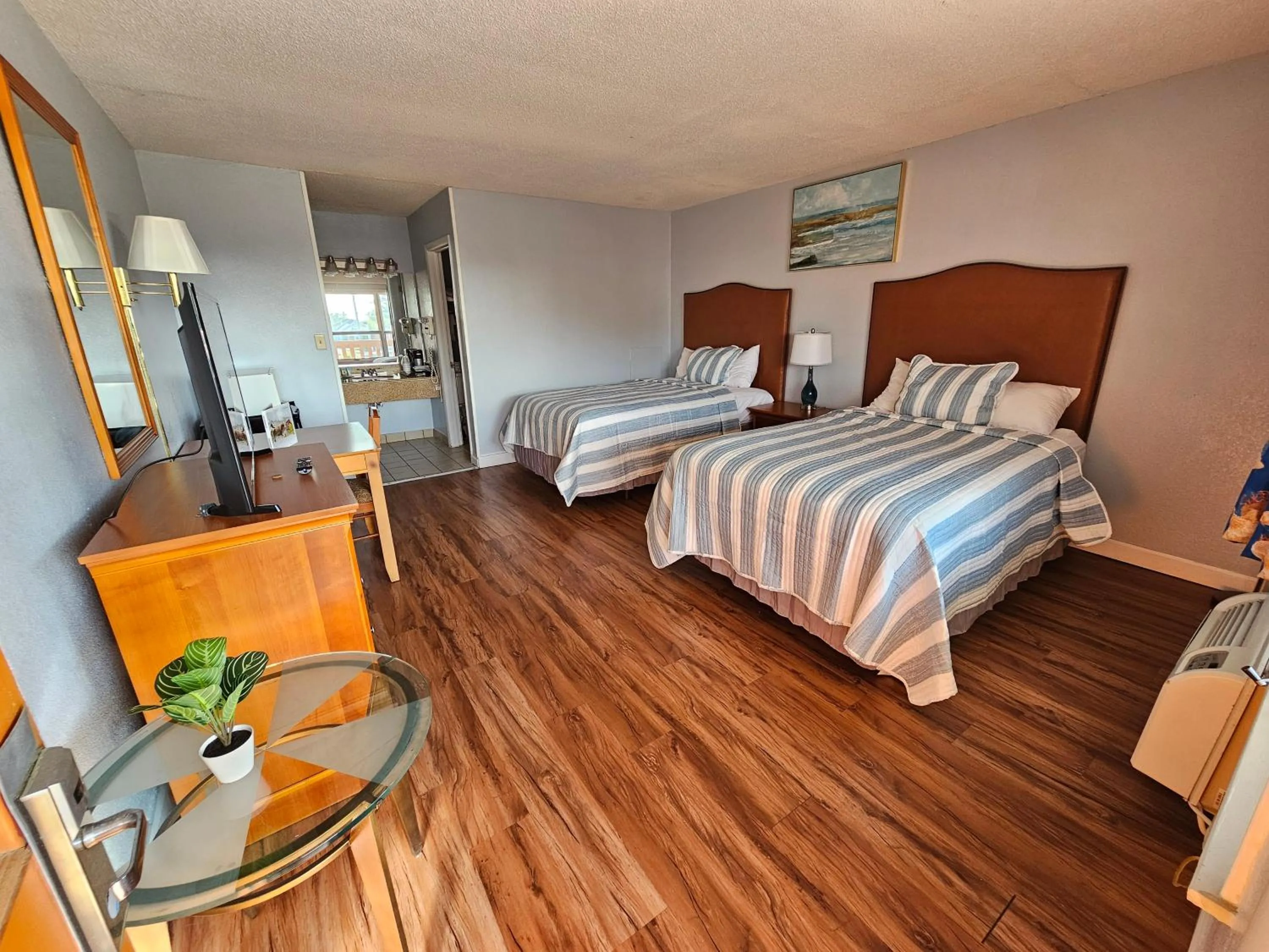 Photo of the whole room, Bed in Atlantic Shores Inn and Suites