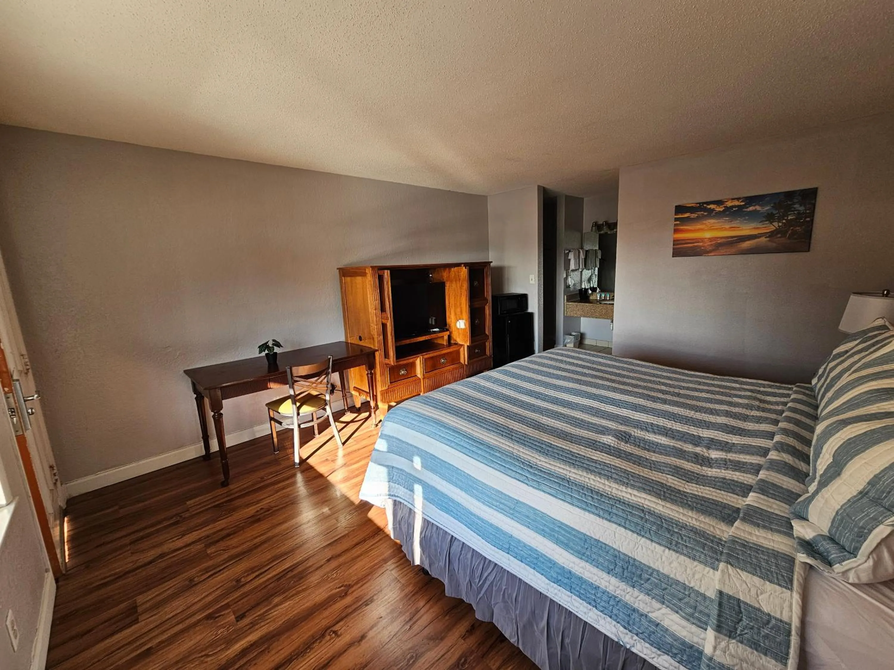 Photo of the whole room, Bed in Atlantic Shores Inn and Suites