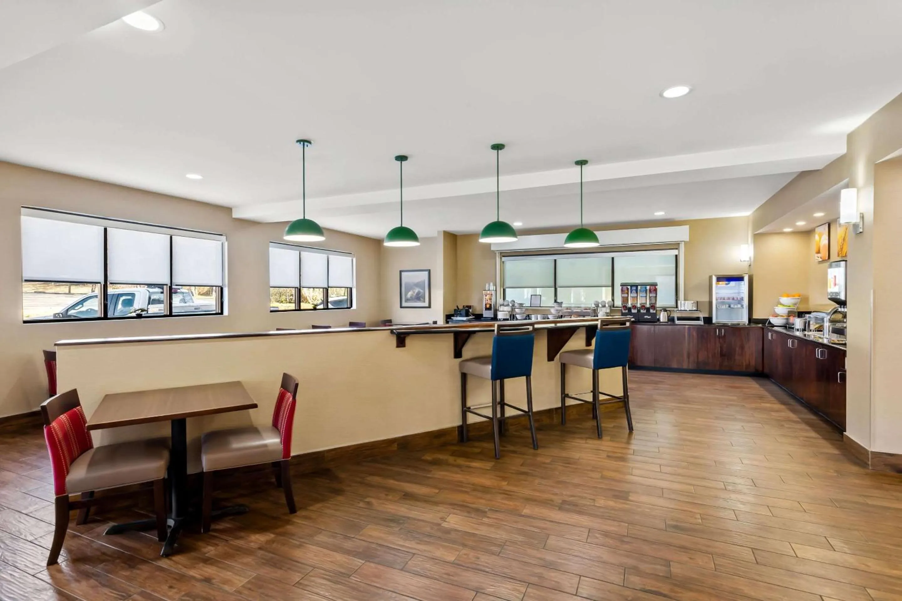 Breakfast in Comfort Suites Salem-Roanoke I-81