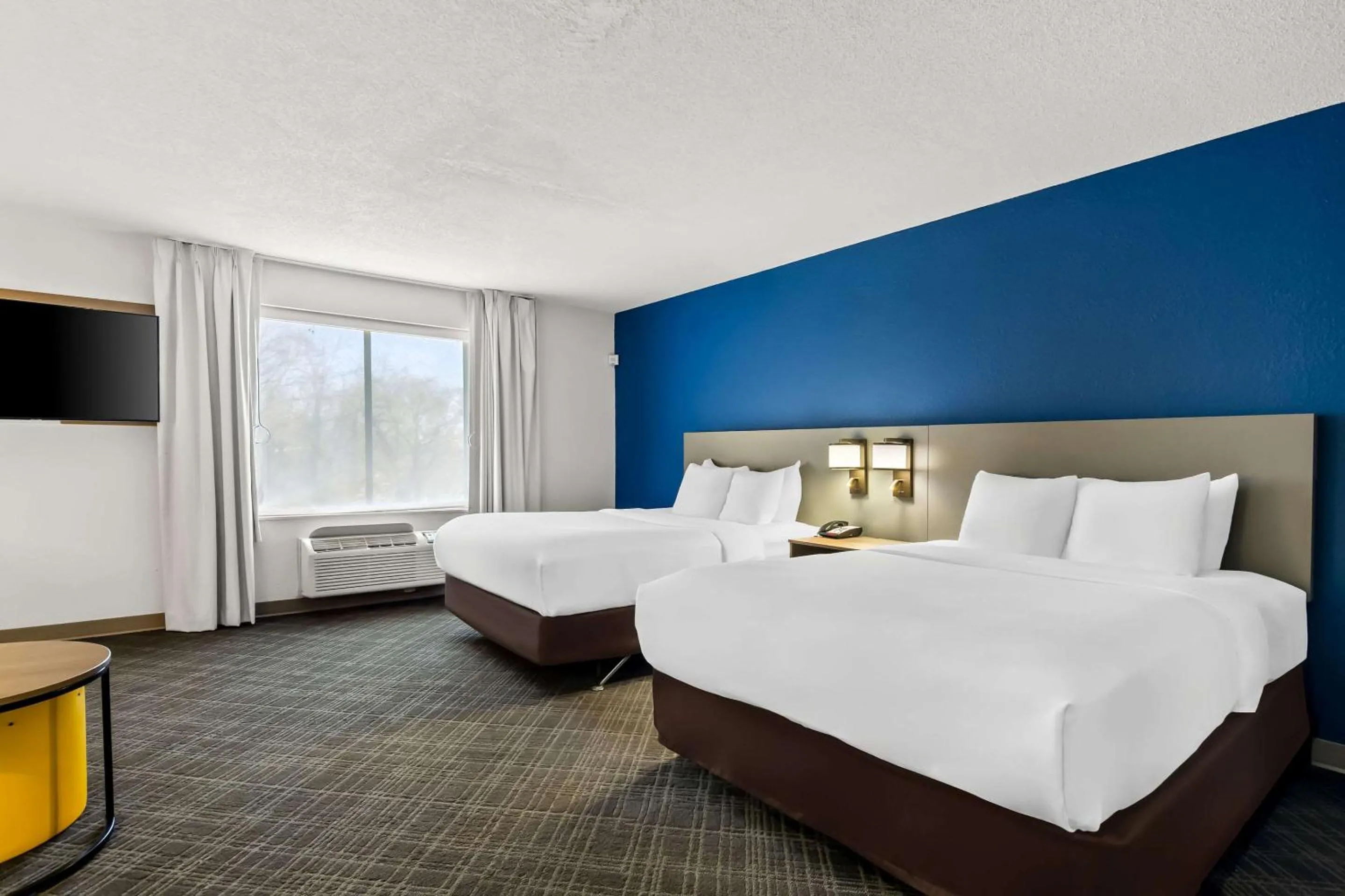 Bedroom, Bed in Comfort Suites Salem-Roanoke I-81