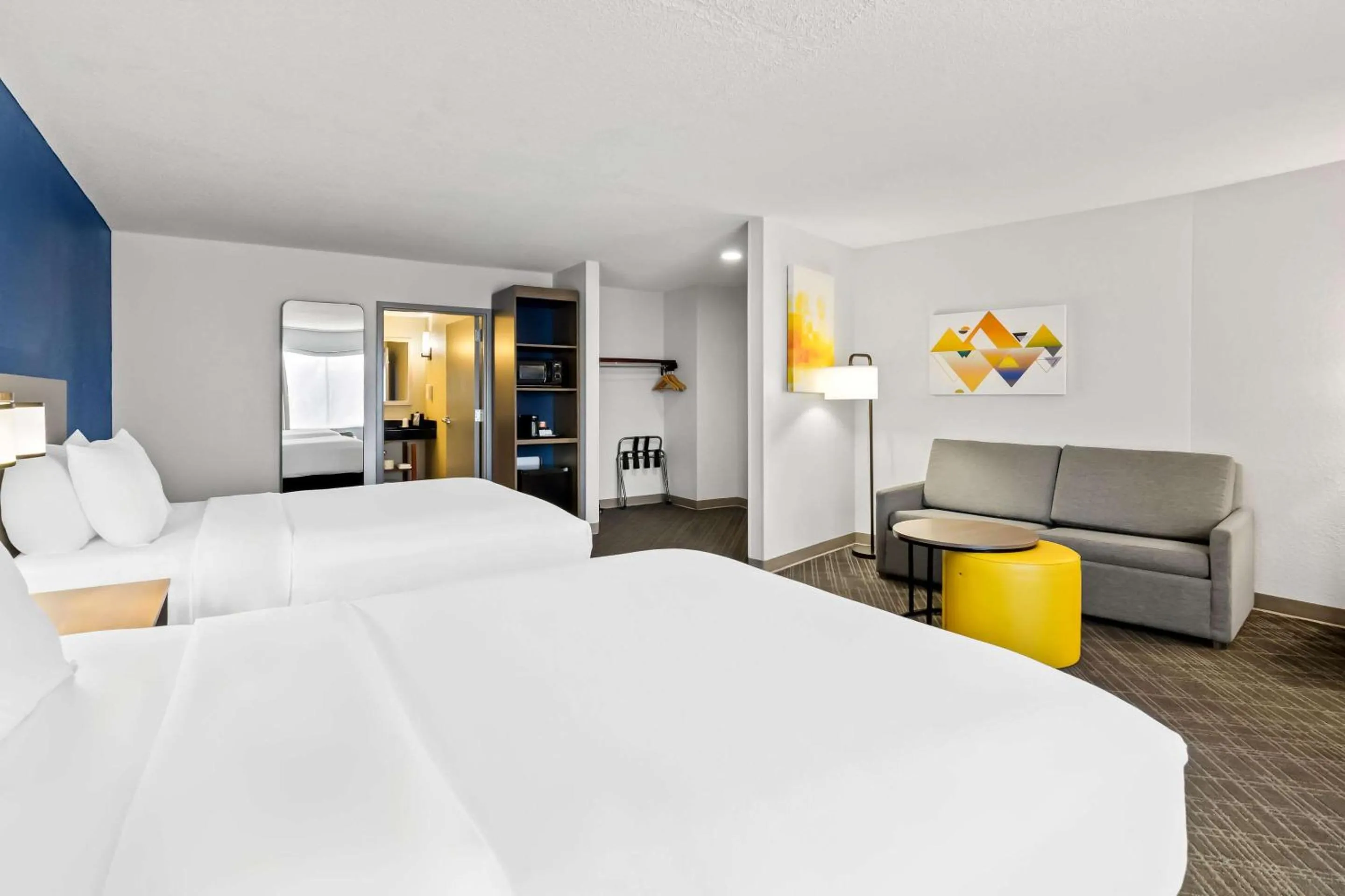 Bedroom, Bed in Comfort Suites Salem-Roanoke I-81