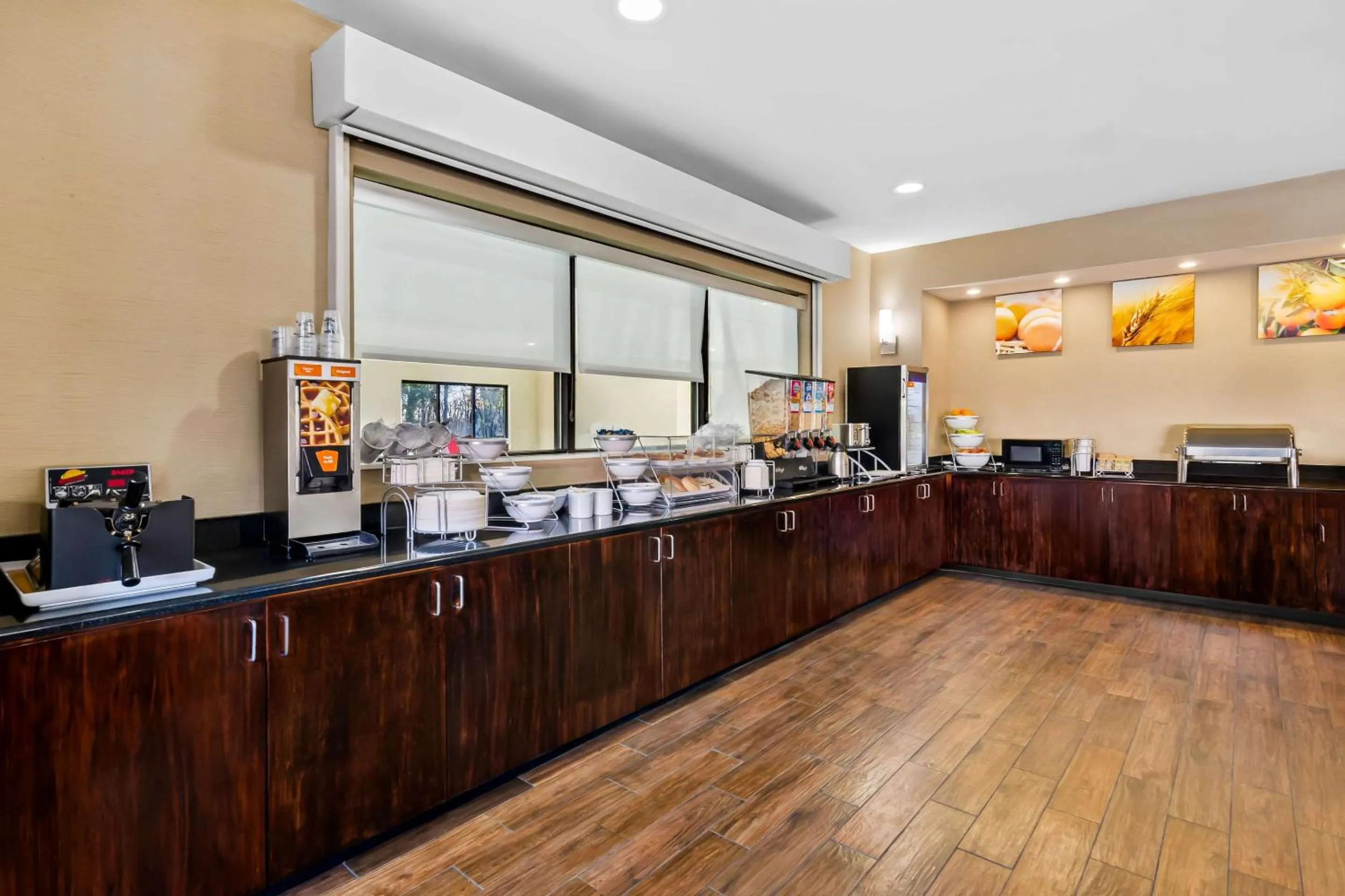 Breakfast in Comfort Suites Salem-Roanoke I-81