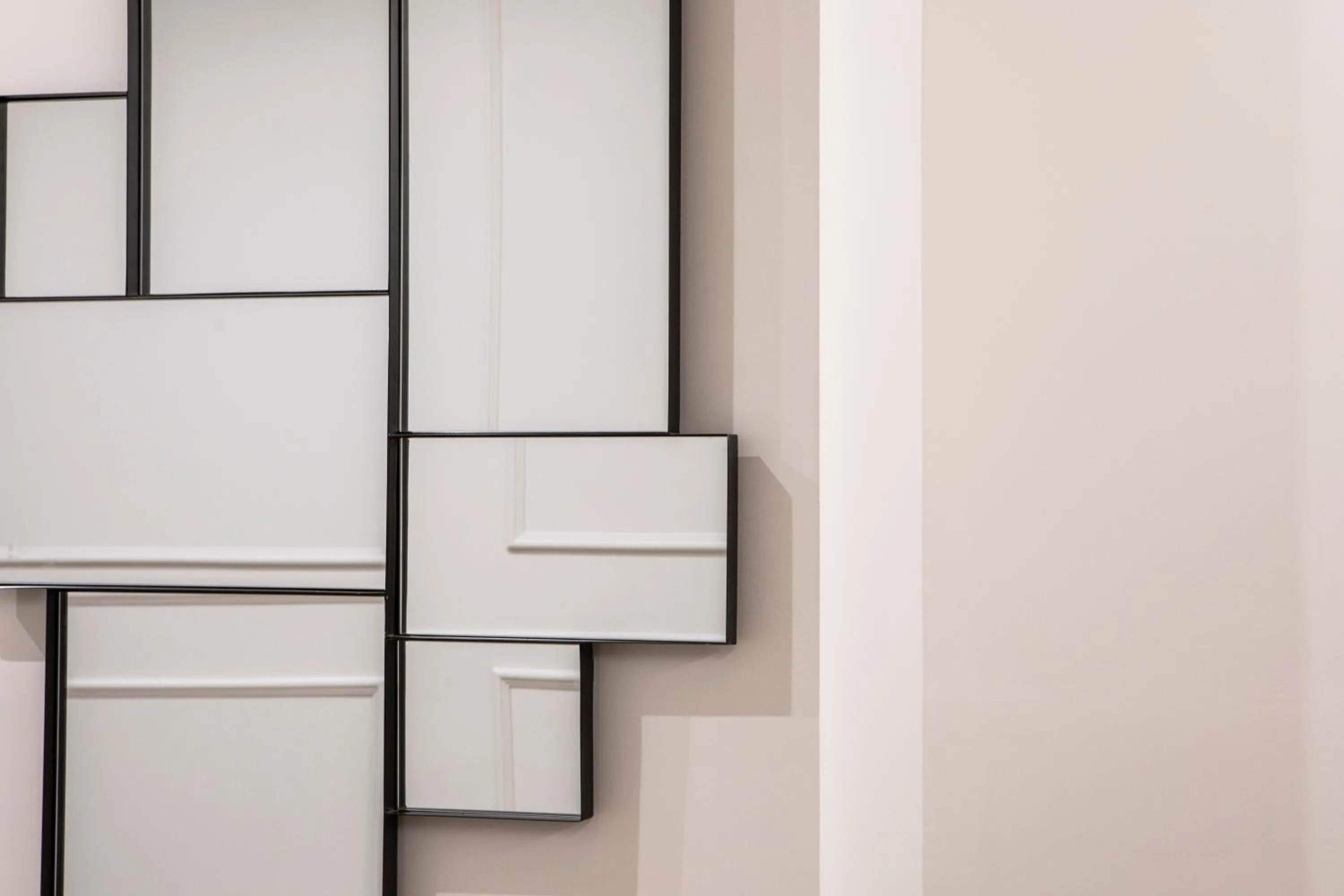 Decorative detail in Blanq Comedias