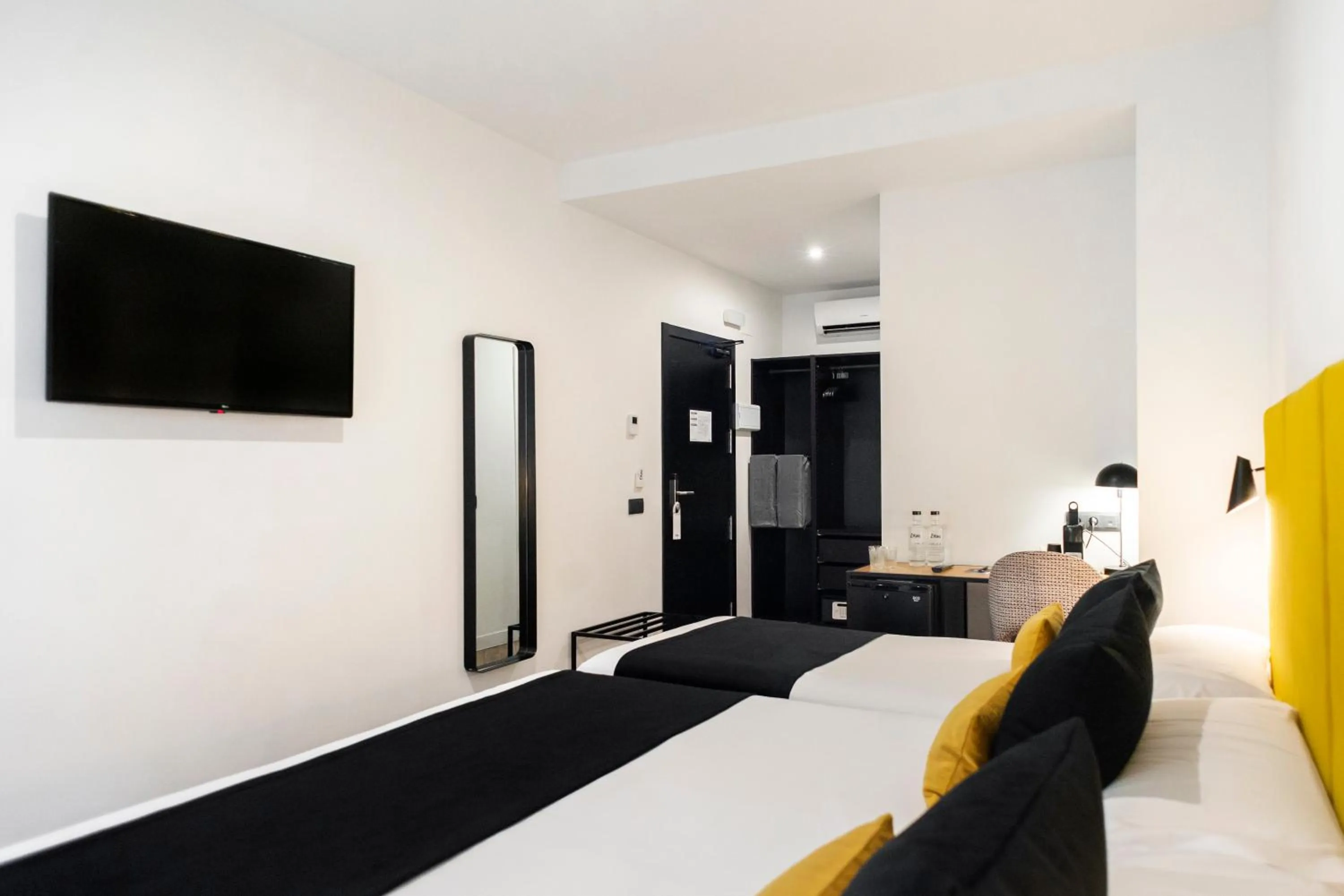 Bed in Blanq Comedias