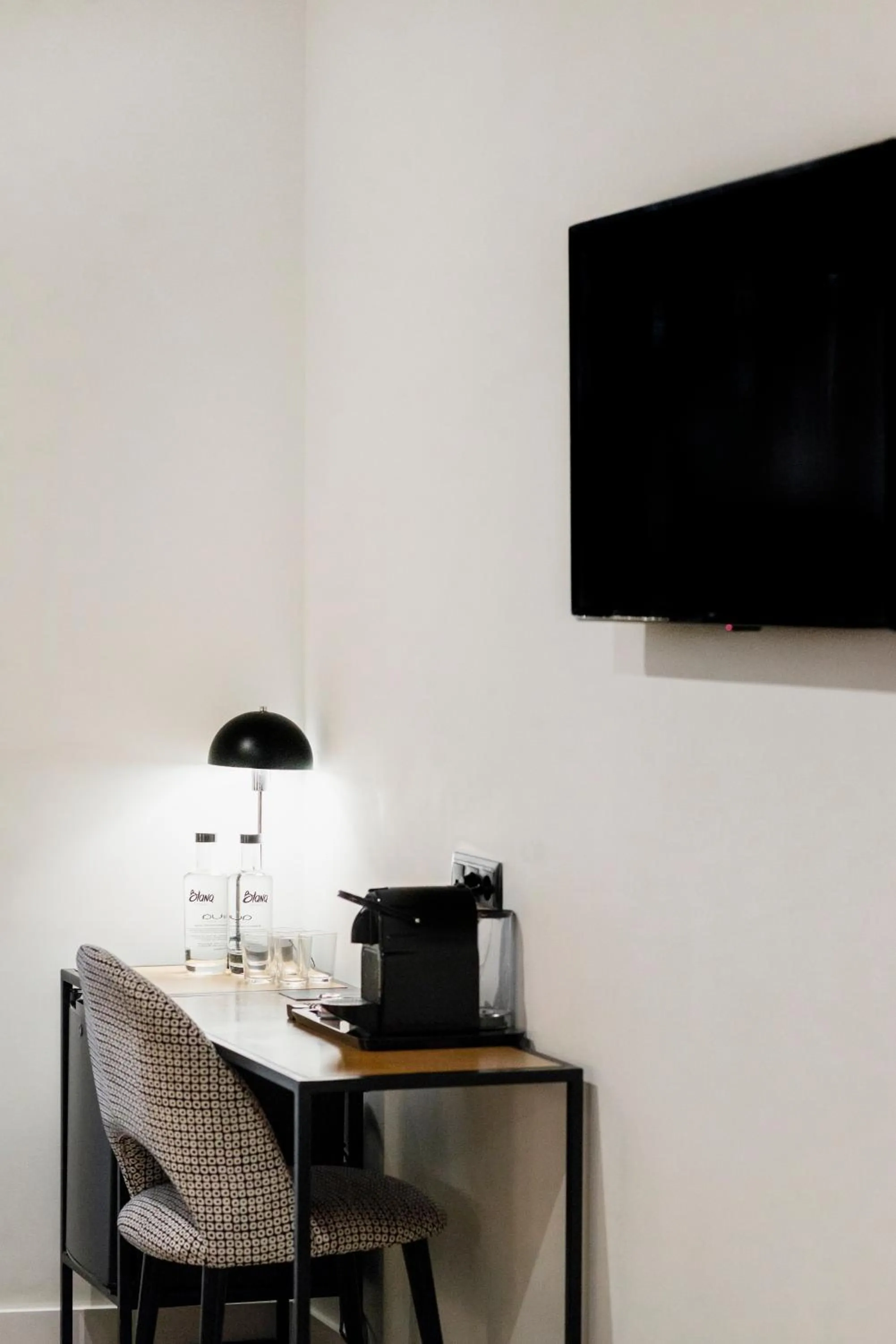 Bed in Blanq Comedias