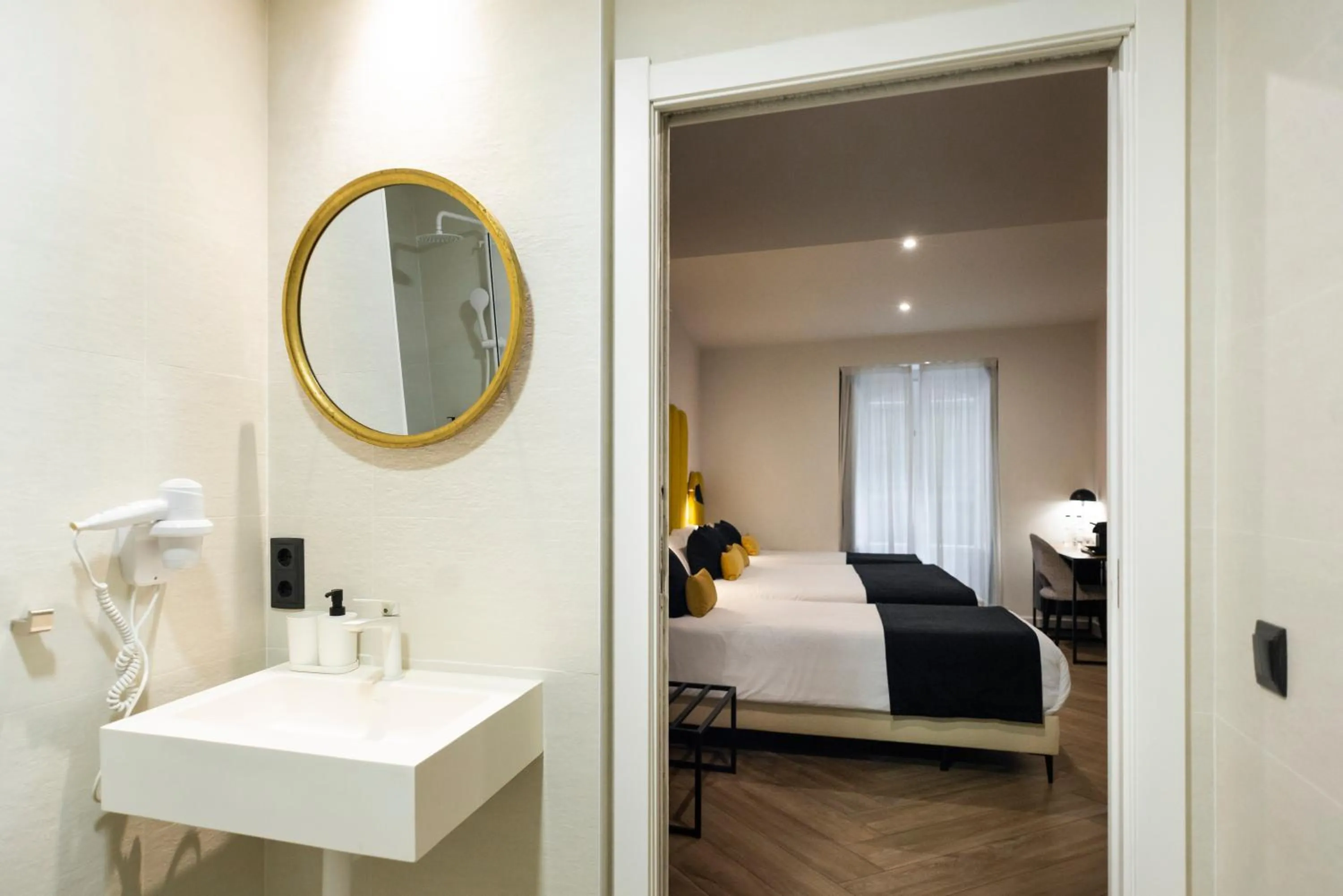 Bathroom, Bed in Blanq Comedias