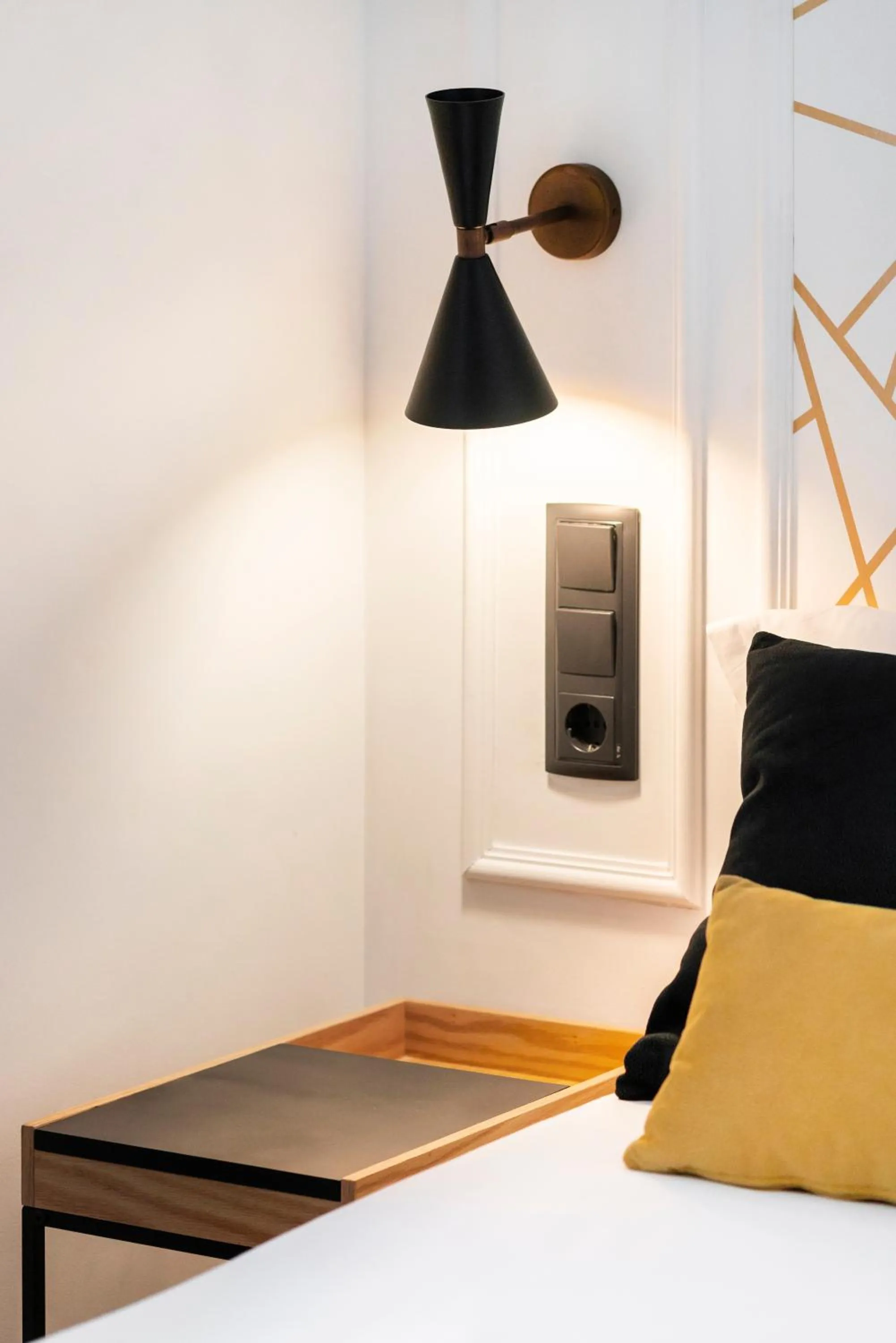 Bed in Blanq Comedias