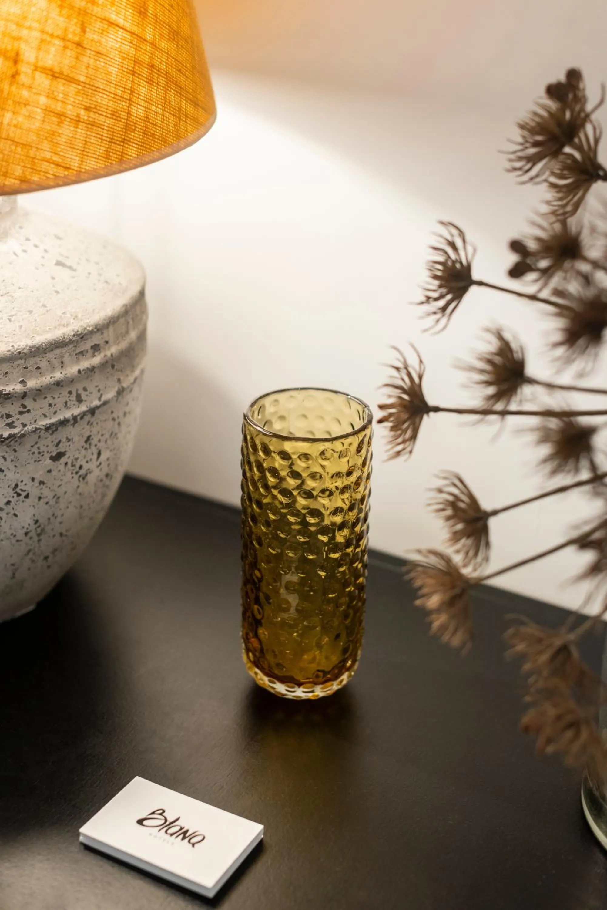 Decorative detail in Blanq Comedias