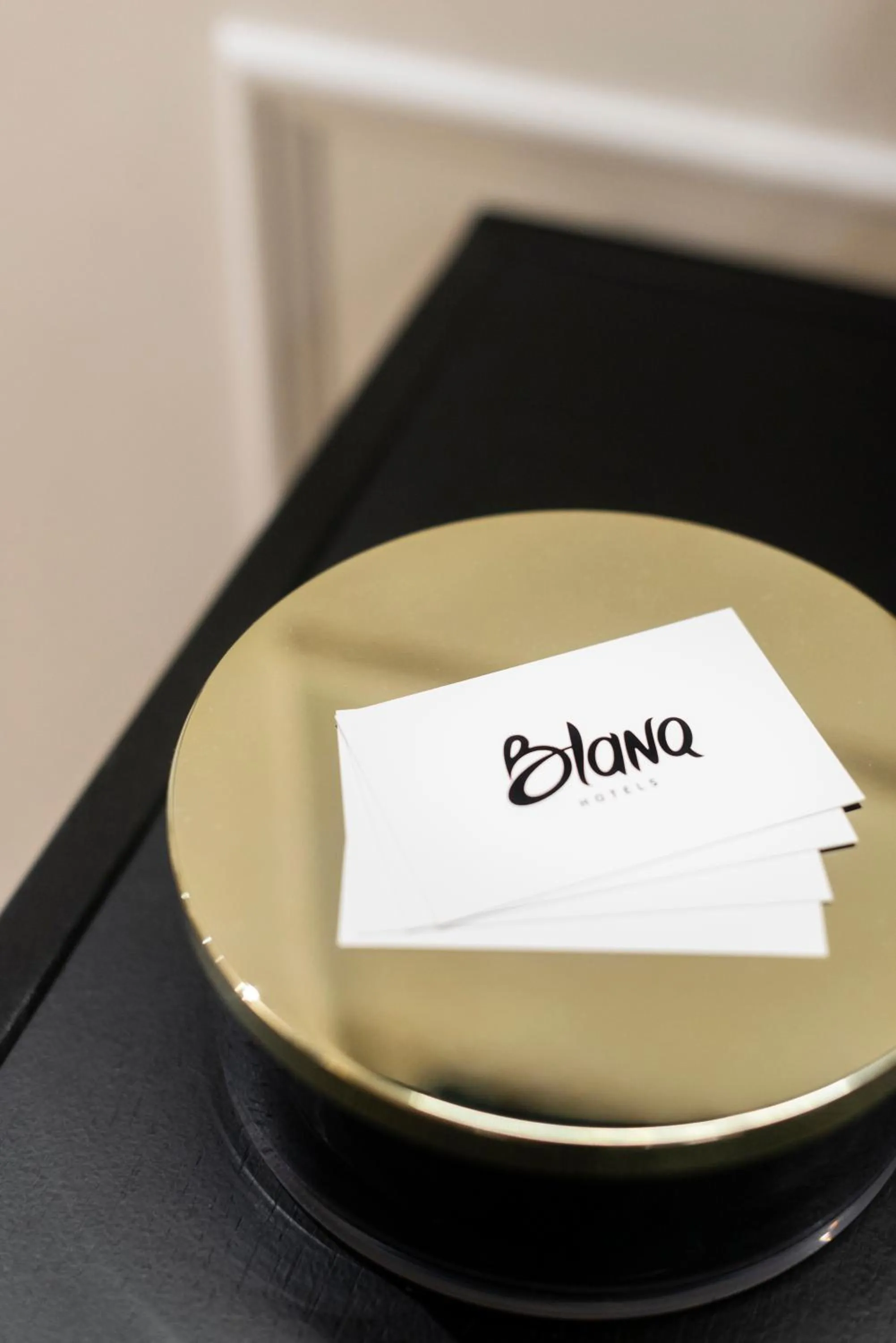 Logo/Certificate/Sign in Blanq Comedias