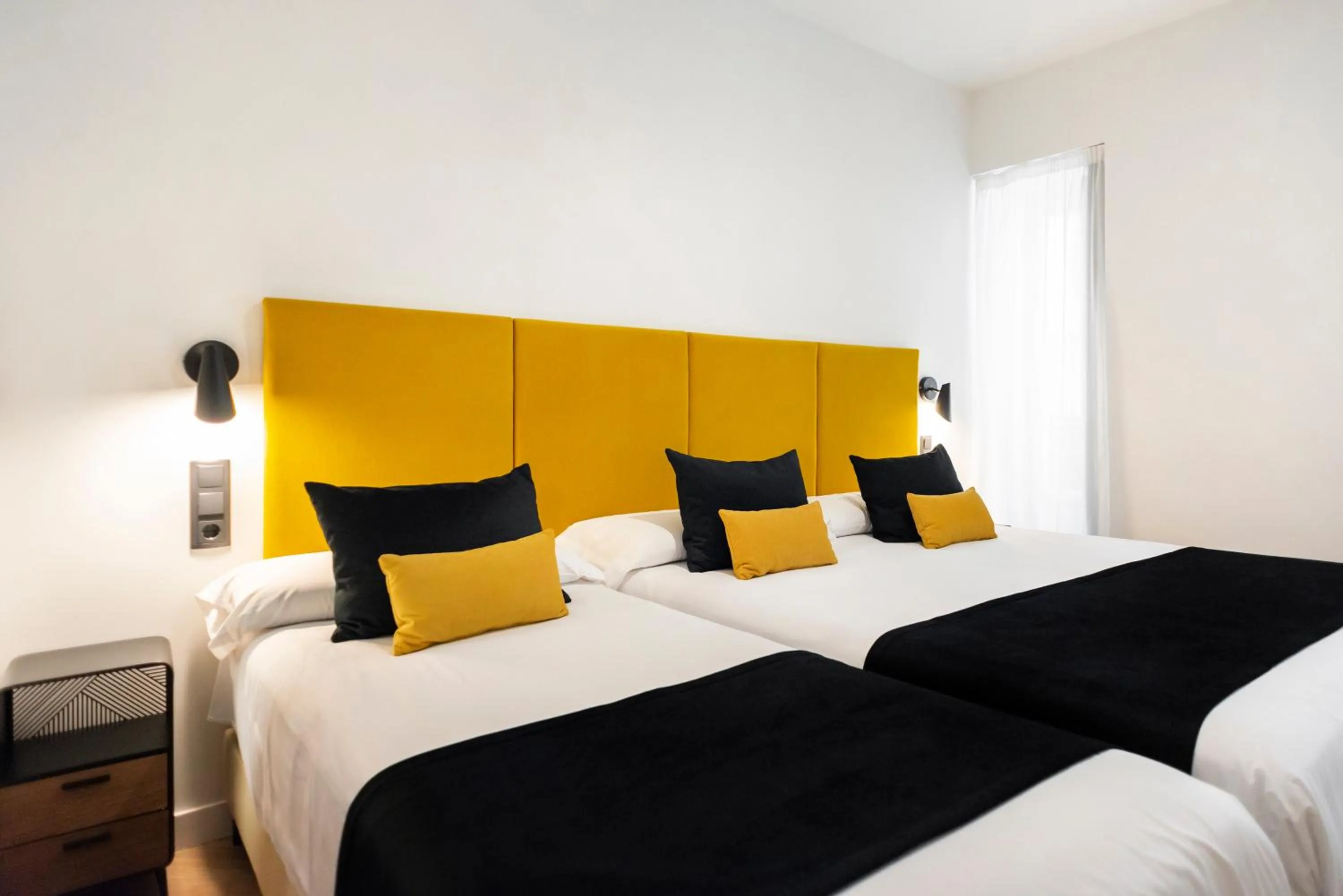 Bed in Blanq Comedias