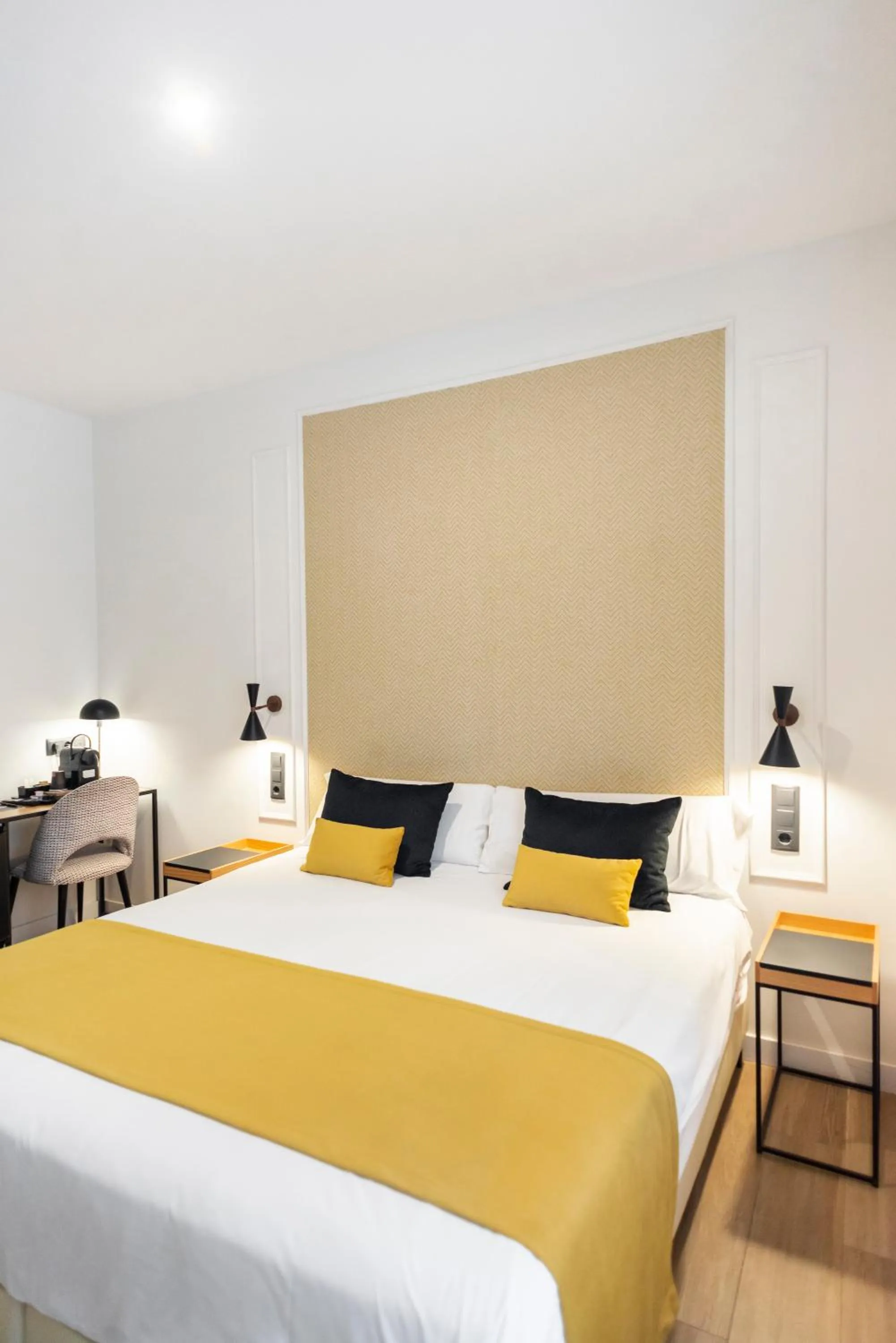 Bed in Blanq Comedias